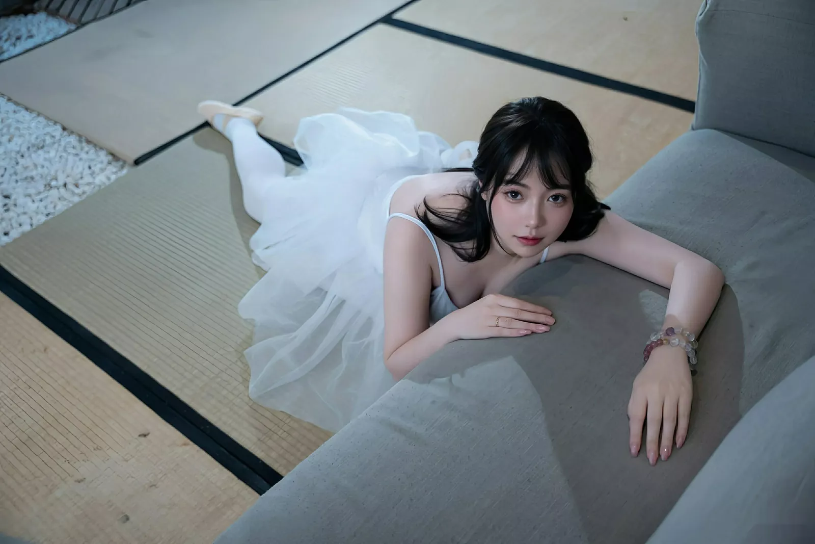 [[XiuRen秀人网]秀人网]No.10575_模特软情性感白色芭蕾短裙配白色丝袜秀曼妙身姿完美诱惑写真78P