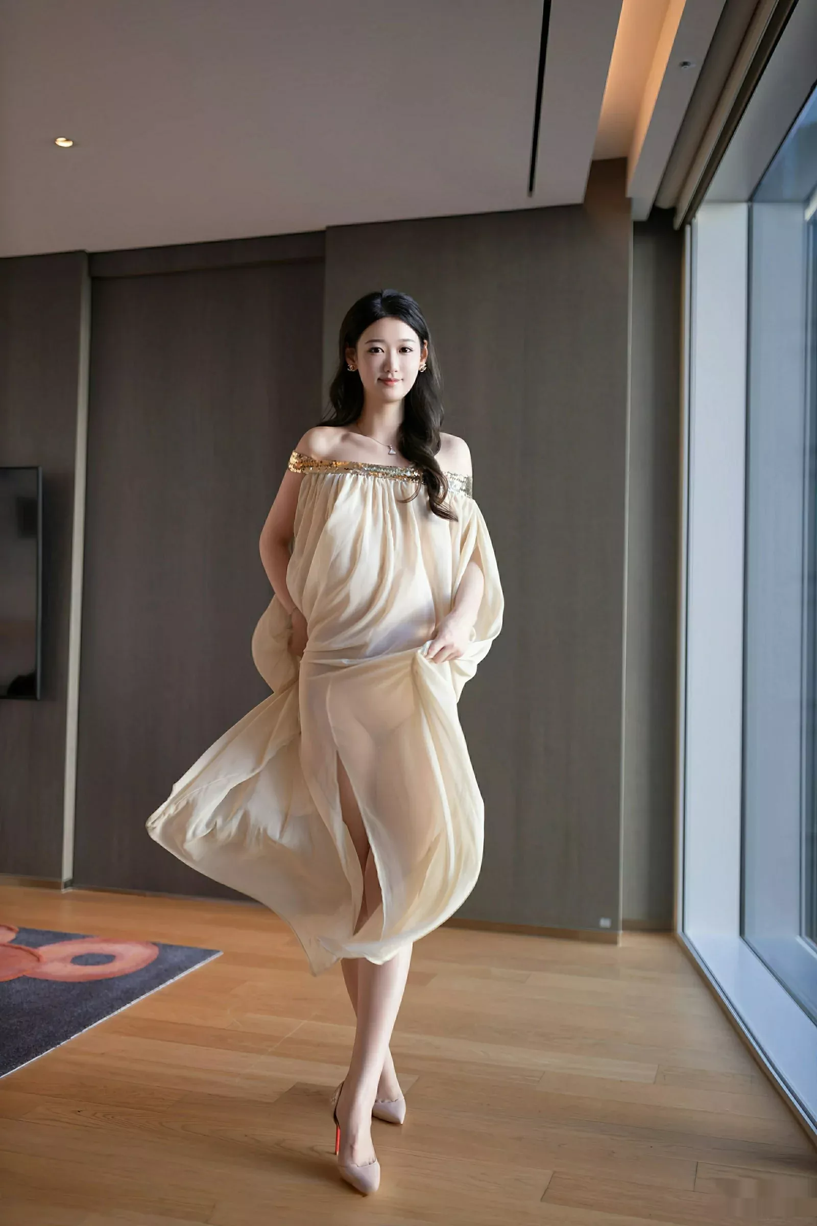 [[XiuRen秀人网]秀人网]No.10619_模特唐安琪性感浅色薄纱服饰配超薄肉丝秀曼妙身姿完美诱惑写真81P