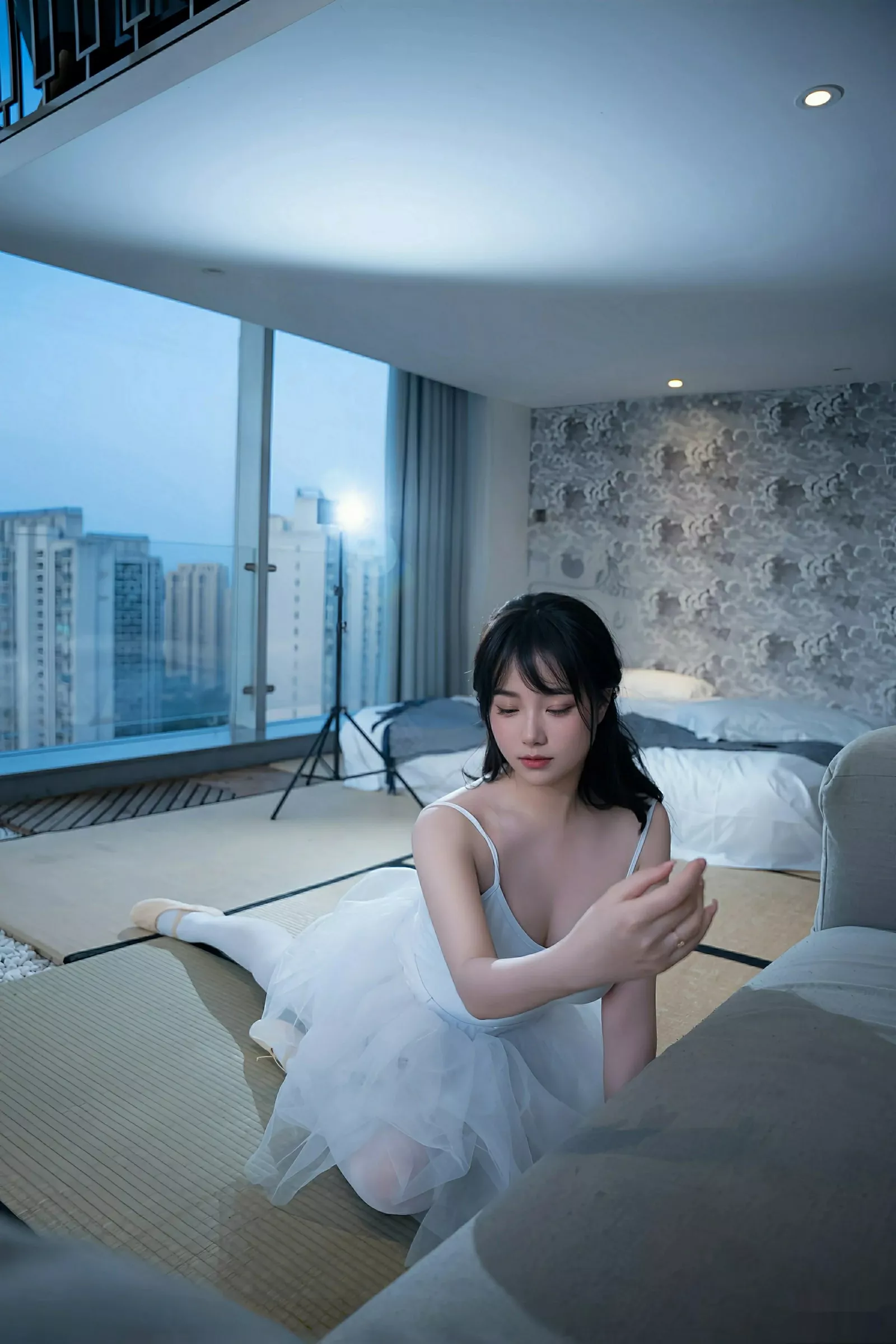 [[XiuRen秀人网]秀人网]No.10575_模特软情性感白色芭蕾短裙配白色丝袜秀曼妙身姿完美诱惑写真78P