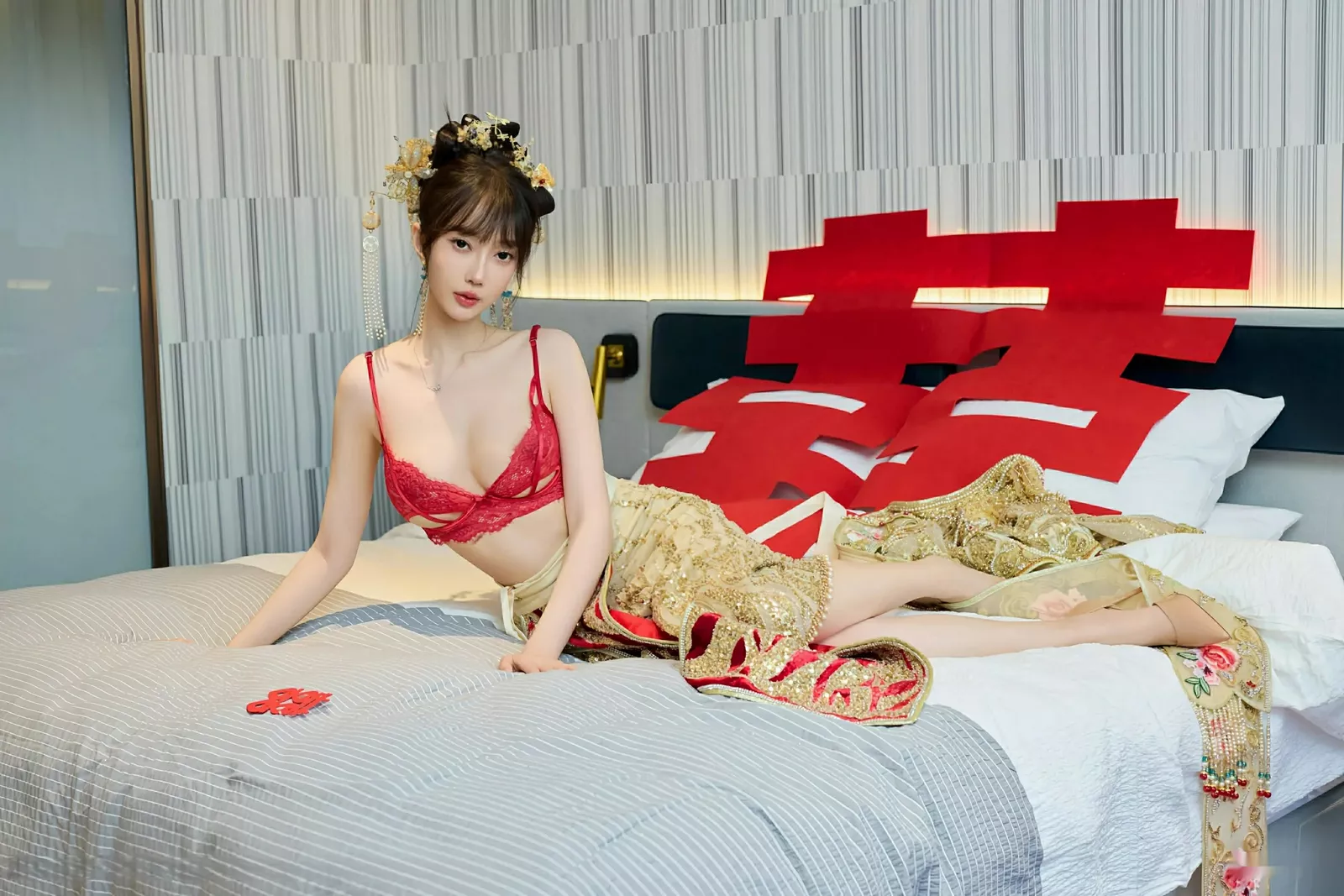 [[XiuRen秀人网]秀人网]No.10567_模特玥儿玥er性感红色蕾丝内衣配超薄肉丝秀完美身材诱惑写真72P