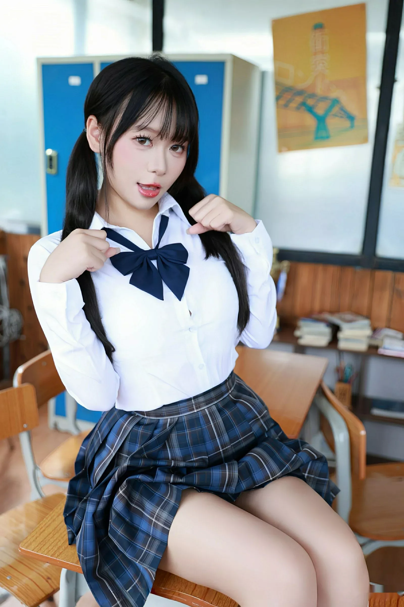 [[XiuRen秀人网]秀人网]No.10602_新人模特水泽性感JK制服露肉色蕾丝内衣秀丰满身材迷人诱惑写真85P