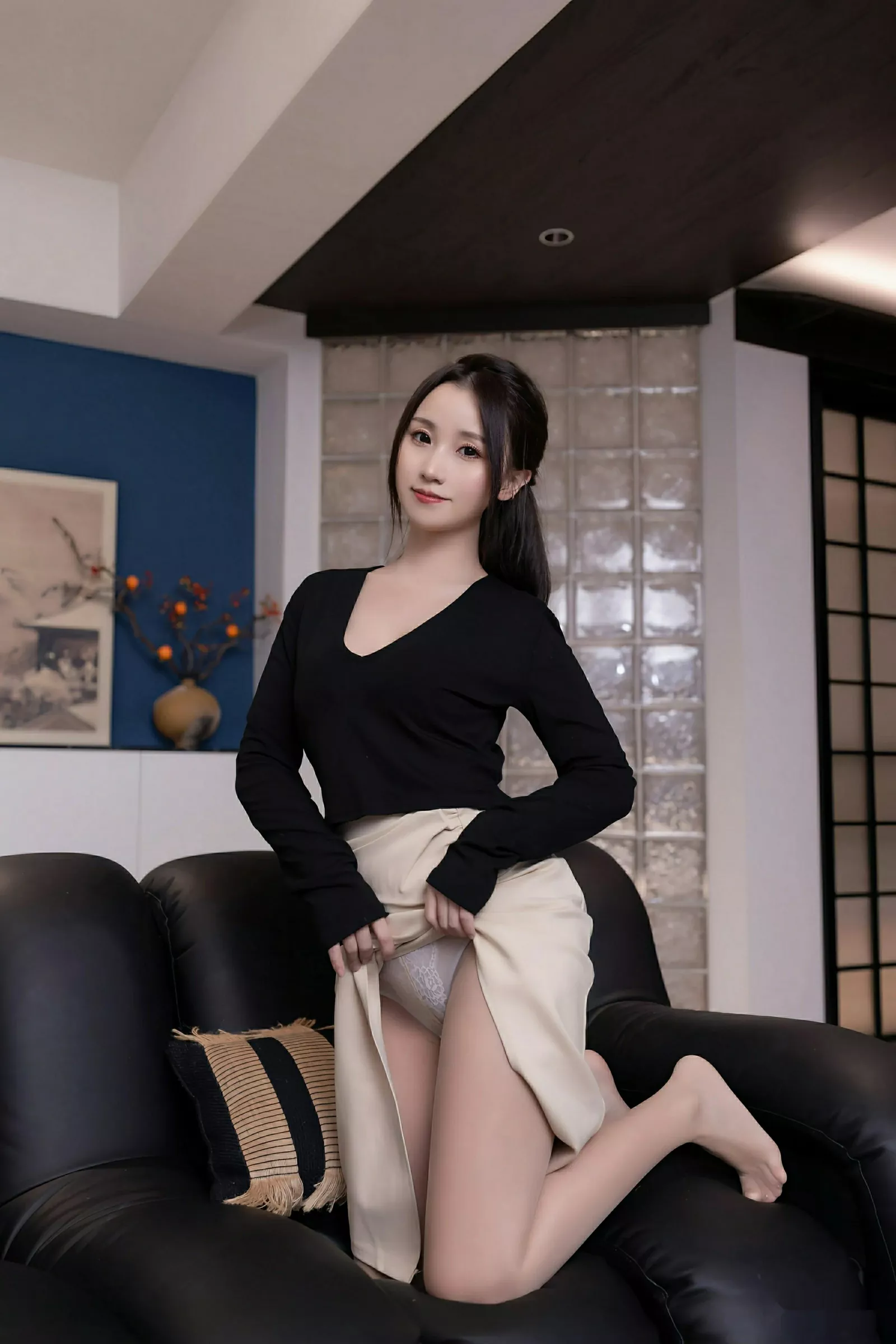 [[XiuRen秀人网]秀人网]No.10576_模特杏子Yada性感黑色OL服饰露白色蕾丝内衣秀曼妙身姿诱惑写真81P