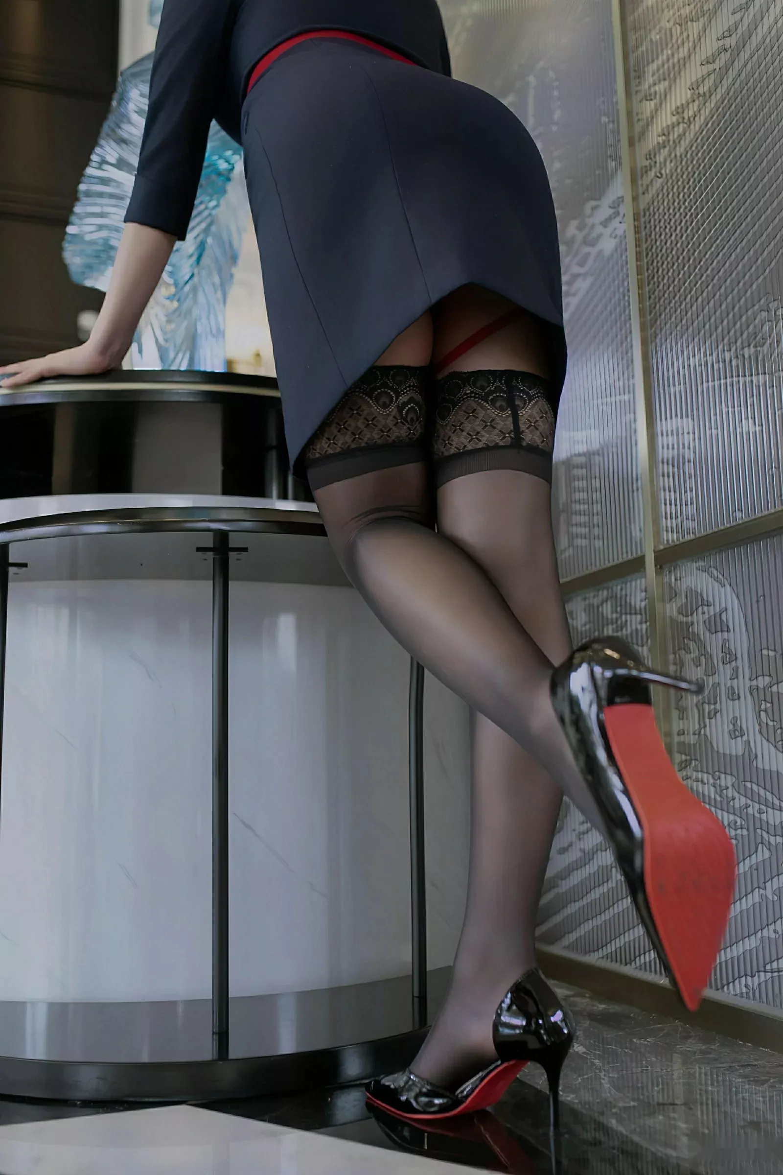 [[XiuRen秀人网]秀人网]No.10574_模特冬安性感OL服饰露红色蕾丝内衣配黑丝袜秀丰满身材诱惑写真78P