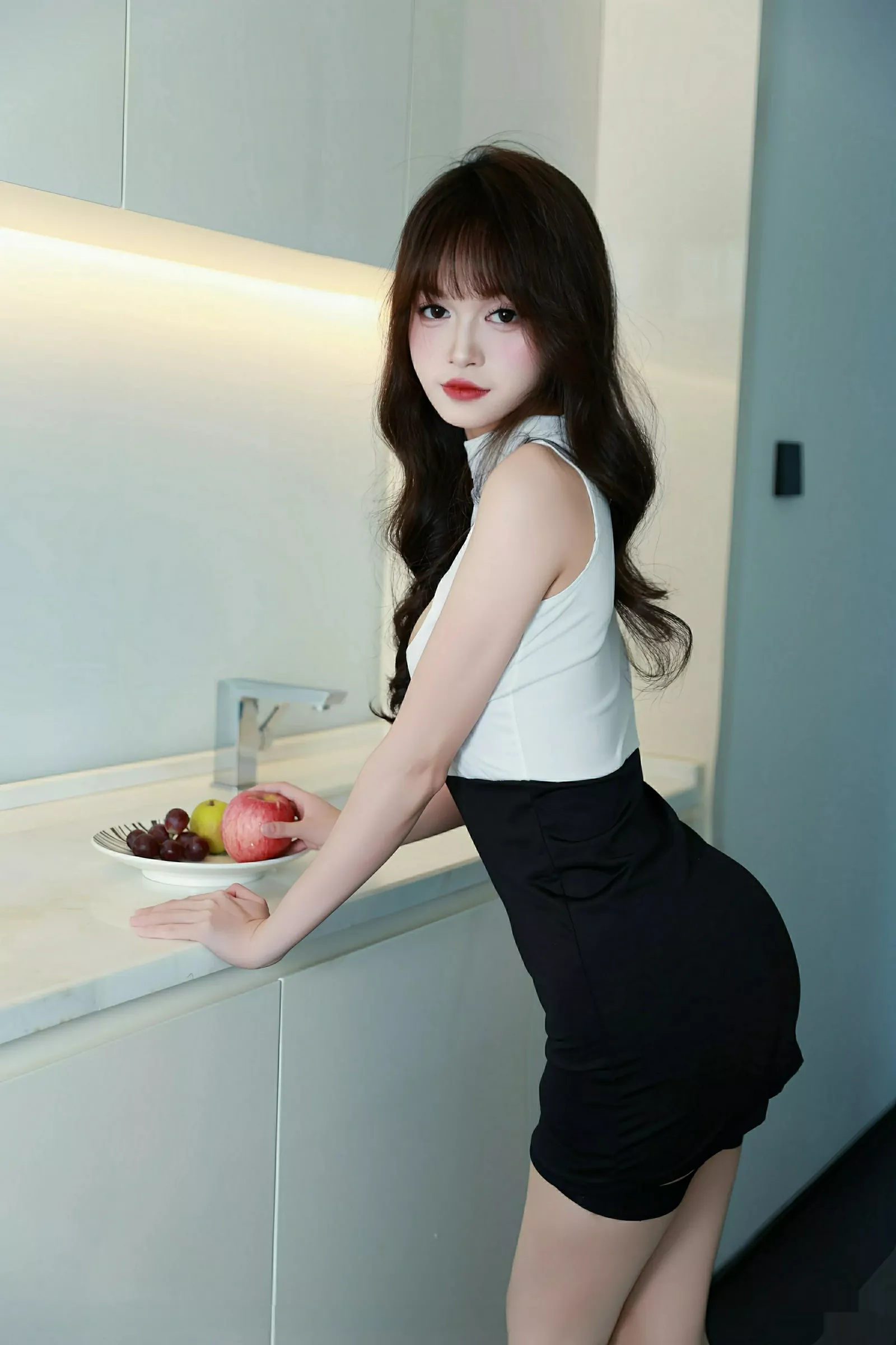 [[XiuRen秀人网]秀人网]No.10590_模特糯咪性感黑色情趣服饰配超薄肉丝秀完美身材迷人诱惑写真80P