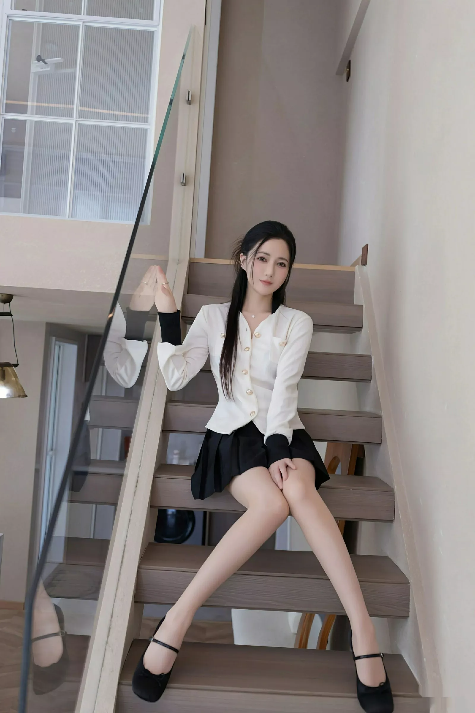 [[XiuRen秀人网]秀人网]No.10615_模特鱼子酱Fish性感白上衣配黑短裙露超薄肉丝秀曼妙身材诱惑写真74P