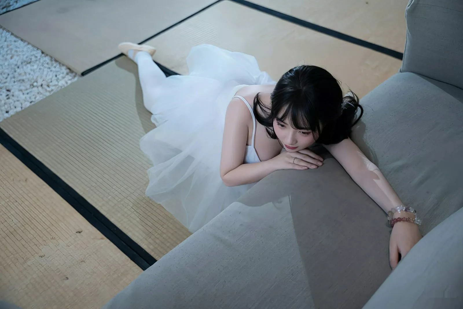 [[XiuRen秀人网]秀人网]No.10575_模特软情性感白色芭蕾短裙配白色丝袜秀曼妙身姿完美诱惑写真78P