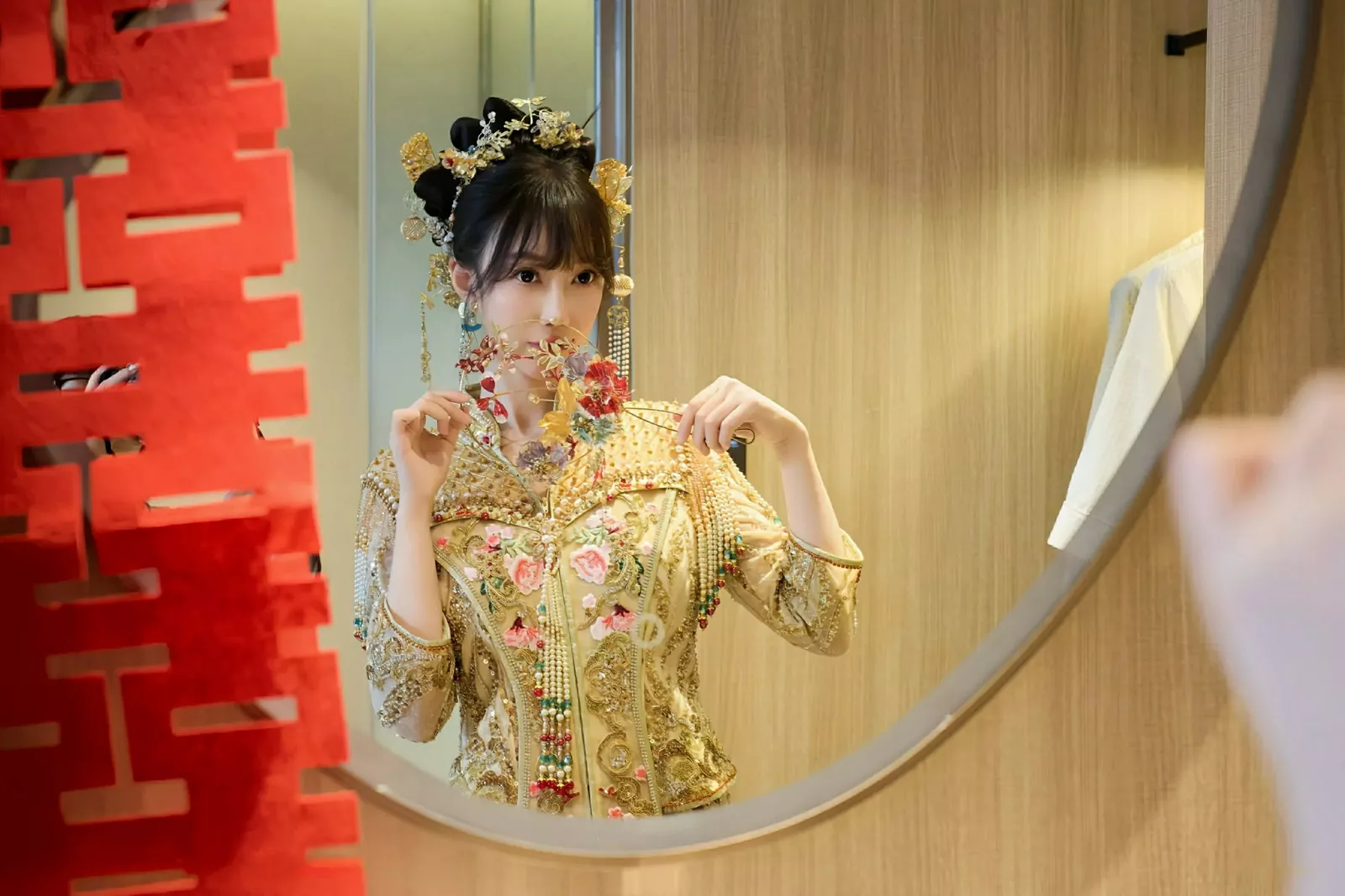 [[XiuRen秀人网]秀人网]No.10567_模特玥儿玥er性感红色蕾丝内衣配超薄肉丝秀完美身材诱惑写真72P