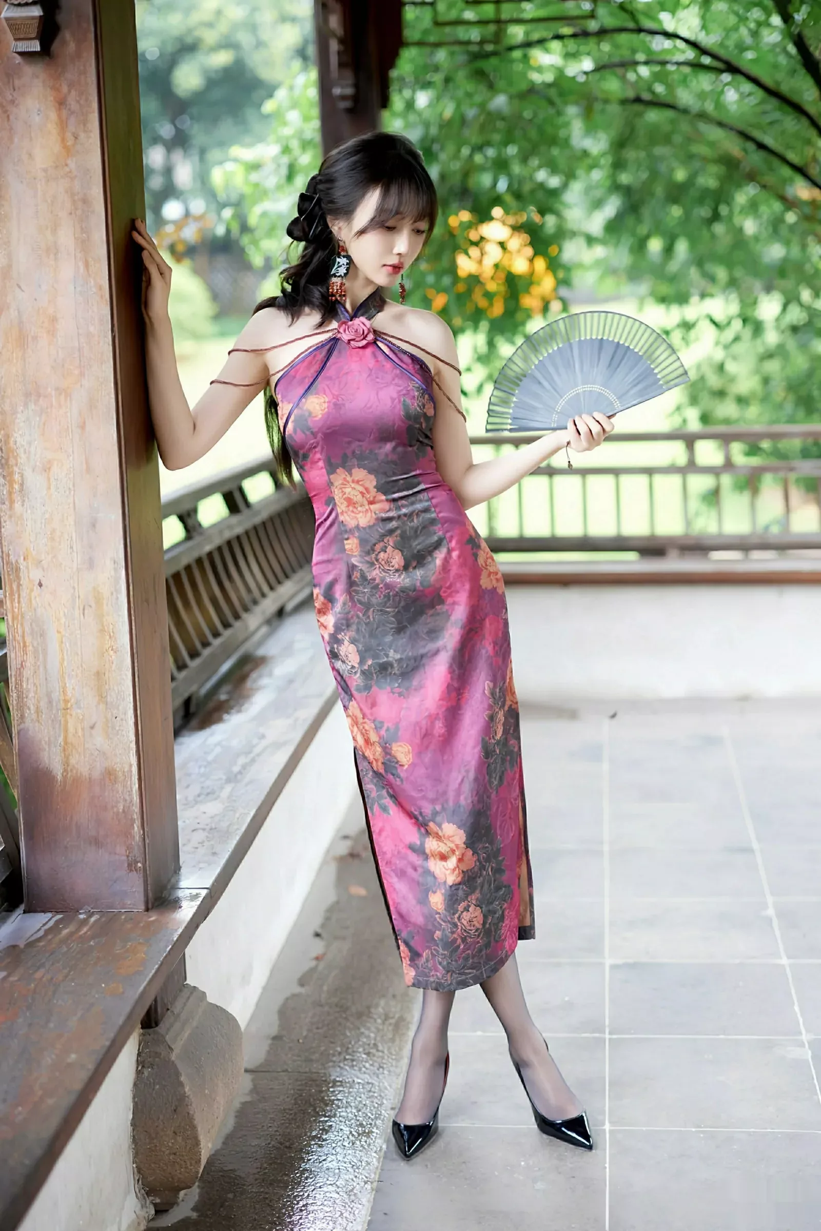 [[XiuRen秀人网]秀人网]No.10593_模特玥儿玥er性感紫色旗袍服饰配黑丝吊袜秀完美身材诱惑写真64P