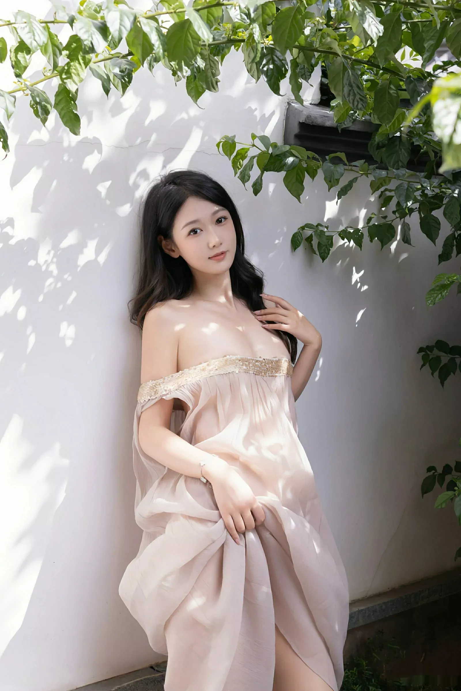 [[XiuRen秀人网]秀人网]No.10619_模特唐安琪性感浅色薄纱服饰配超薄肉丝秀曼妙身姿完美诱惑写真81P