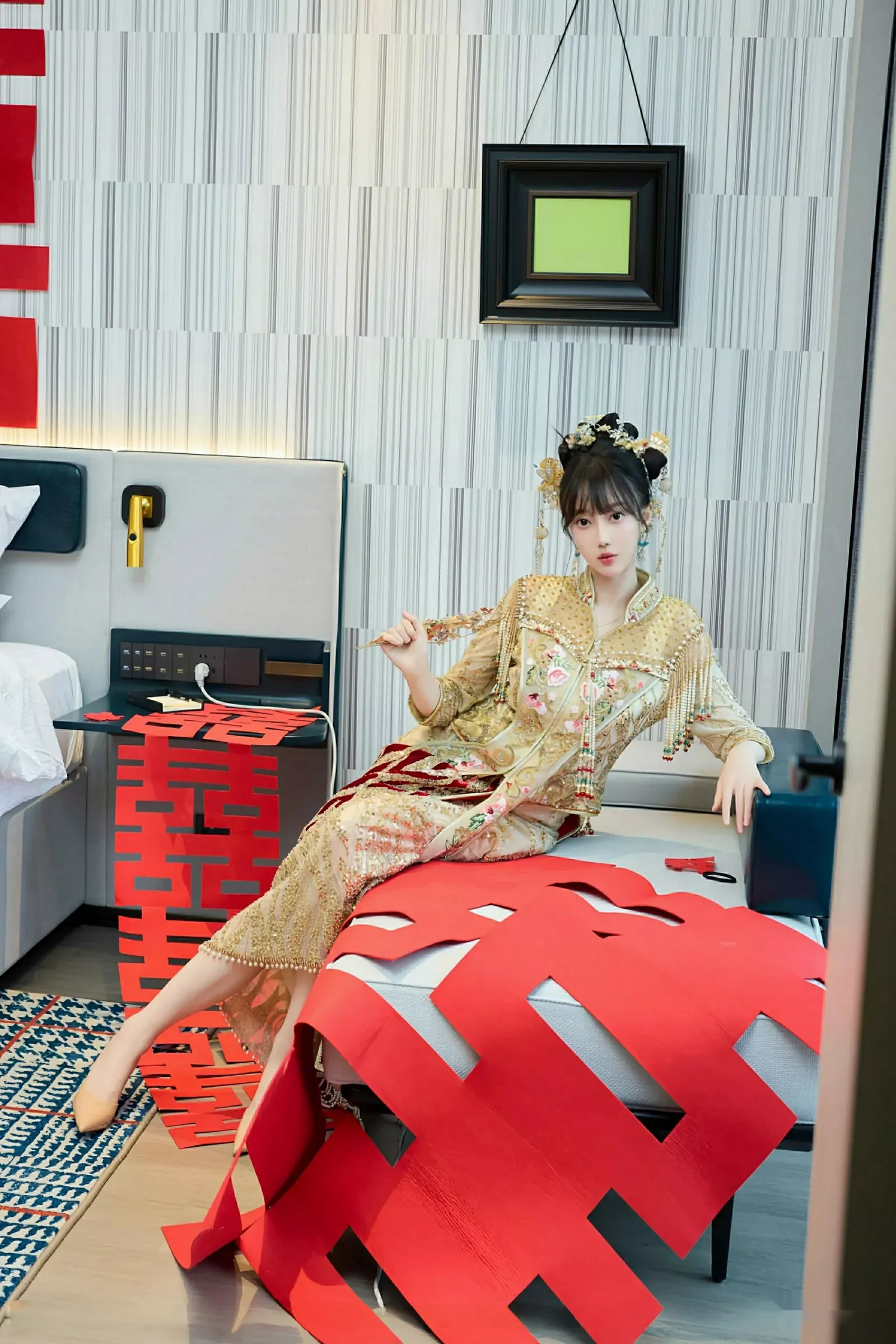 [[XiuRen秀人网]秀人网]No.10567_模特玥儿玥er性感红色蕾丝内衣配超薄肉丝秀完美身材诱惑写真72P