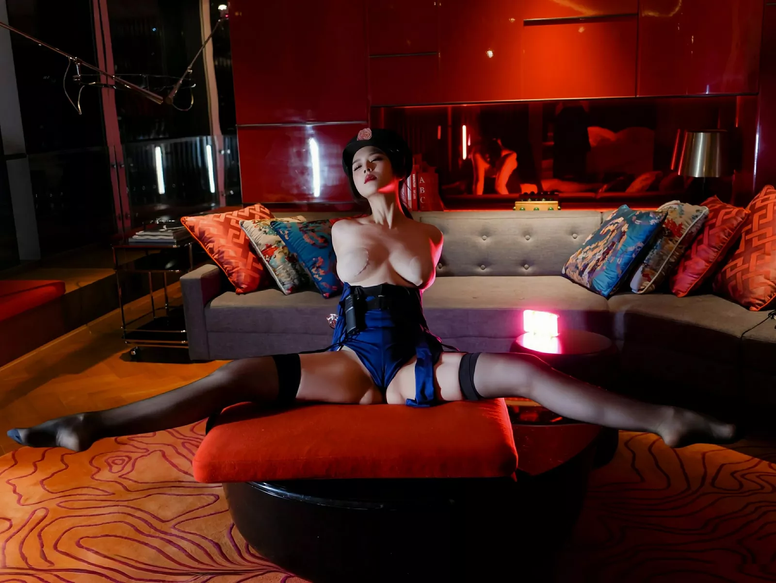 [[XiuRen秀人网]秀人网]No.10569_模特玫瑰我爱你性感蓝色cos制服配黑丝吊袜秀凹凸身材诱惑写真80P