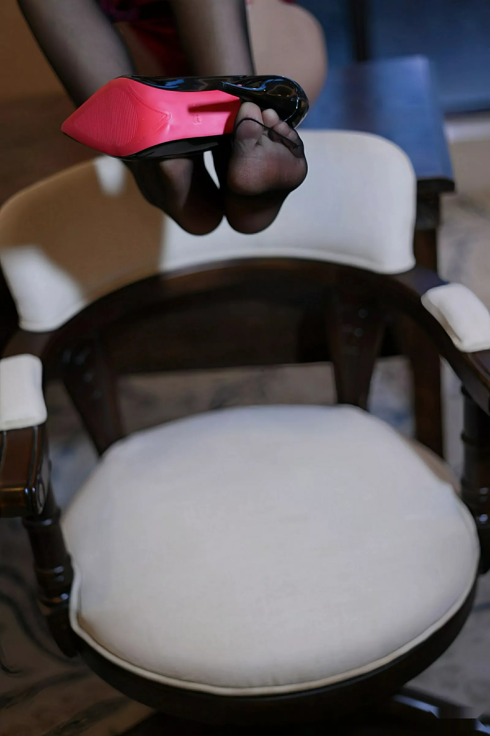 [YouMi尤蜜荟]Vol.1152_模特凯竹Quinn性感红色连衣短裙配黑丝吊袜秀丰腴身姿诱惑写真59P