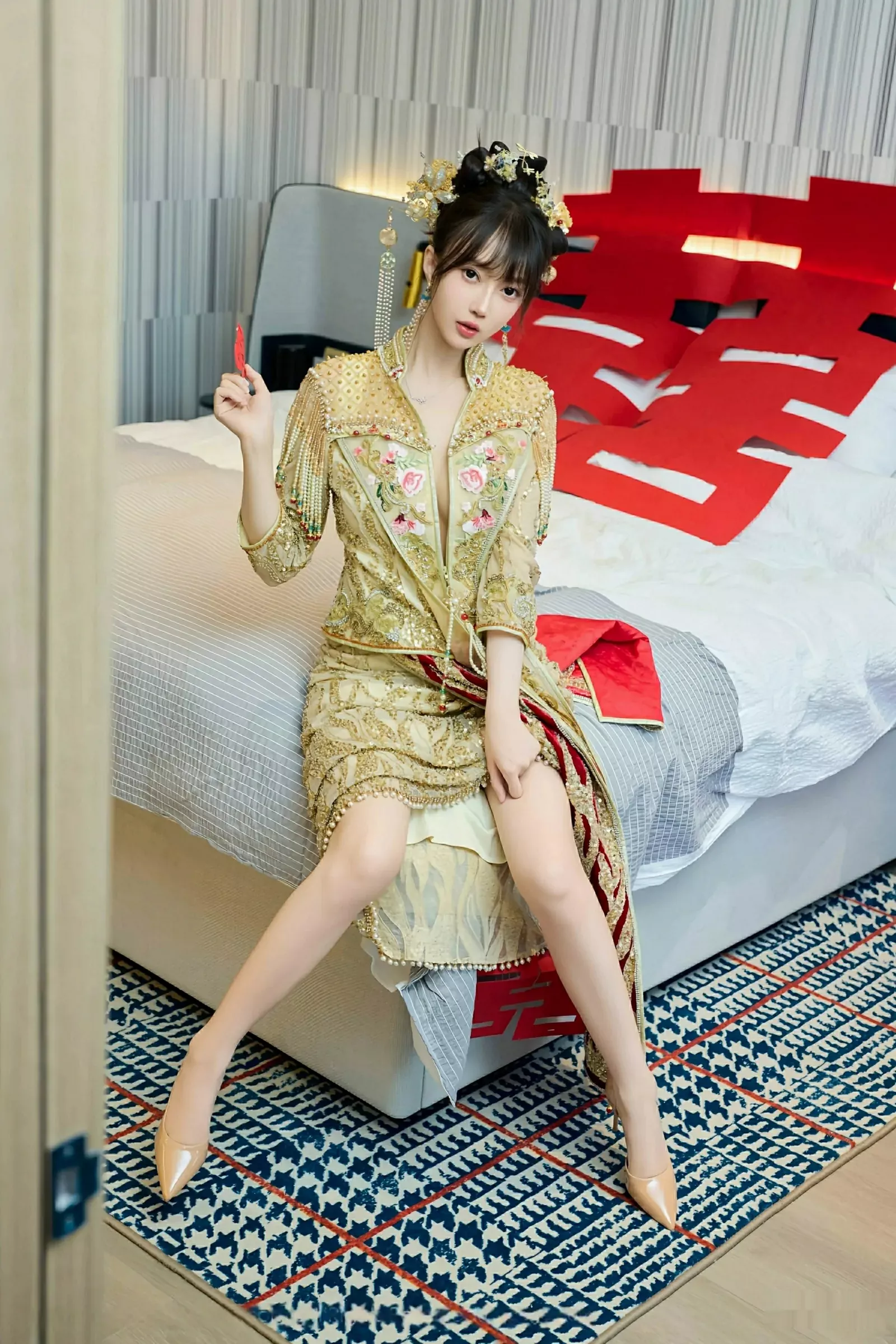 [[XiuRen秀人网]秀人网]No.10567_模特玥儿玥er性感红色蕾丝内衣配超薄肉丝秀完美身材诱惑写真72P