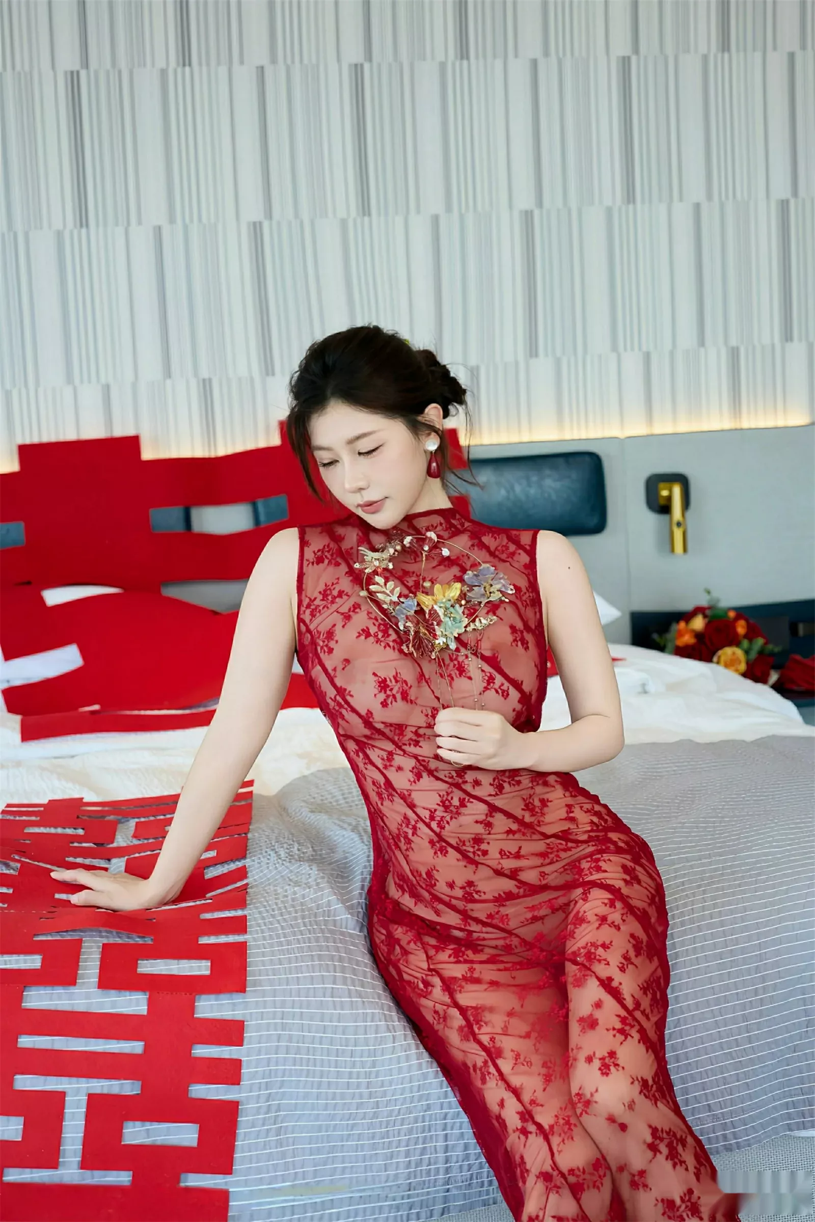 [[XiuRen秀人网]秀人网]No.10578_模特尹甜甜性感红色新娘晨袍配肉色丝袜秀完美身材迷人诱惑写真69P