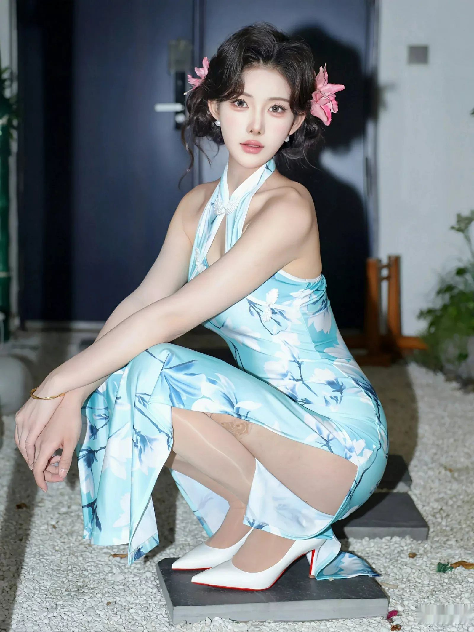 [[XiuRen秀人网]秀人网]No.10594_模特梨霜儿性感青色情趣旗袍配超薄肉丝秀凹凸身材完美诱惑写真82P