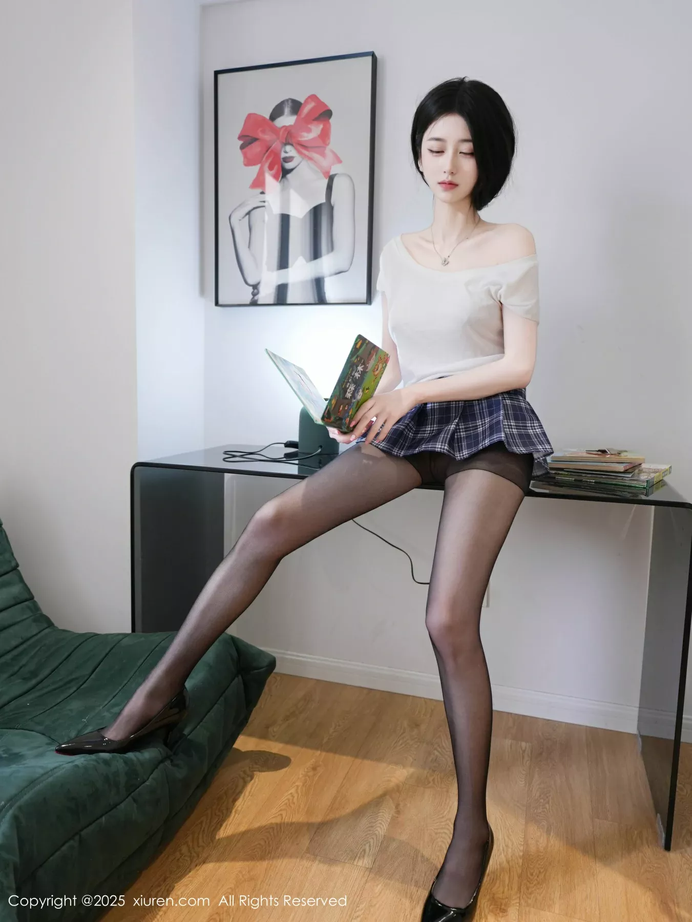 [[XiuRen秀人网]秀人网]No.10613_模特白小蝶性感白上衣配格子短裙露超薄黑丝秀完美曲线诱惑写真60P