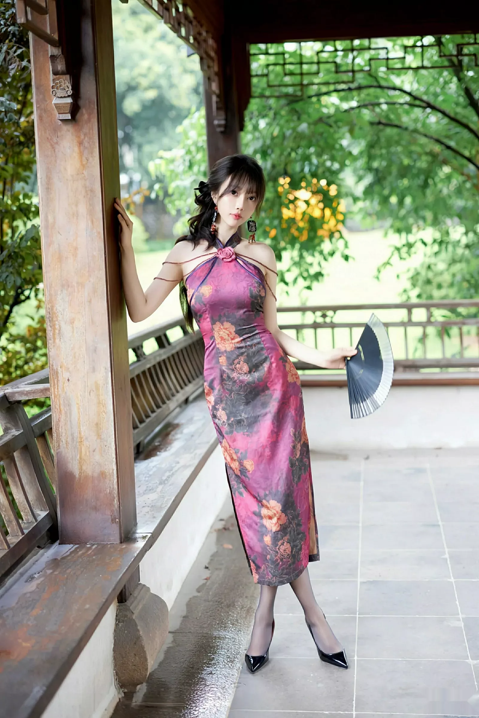 [[XiuRen秀人网]秀人网]No.10593_模特玥儿玥er性感紫色旗袍服饰配黑丝吊袜秀完美身材诱惑写真64P