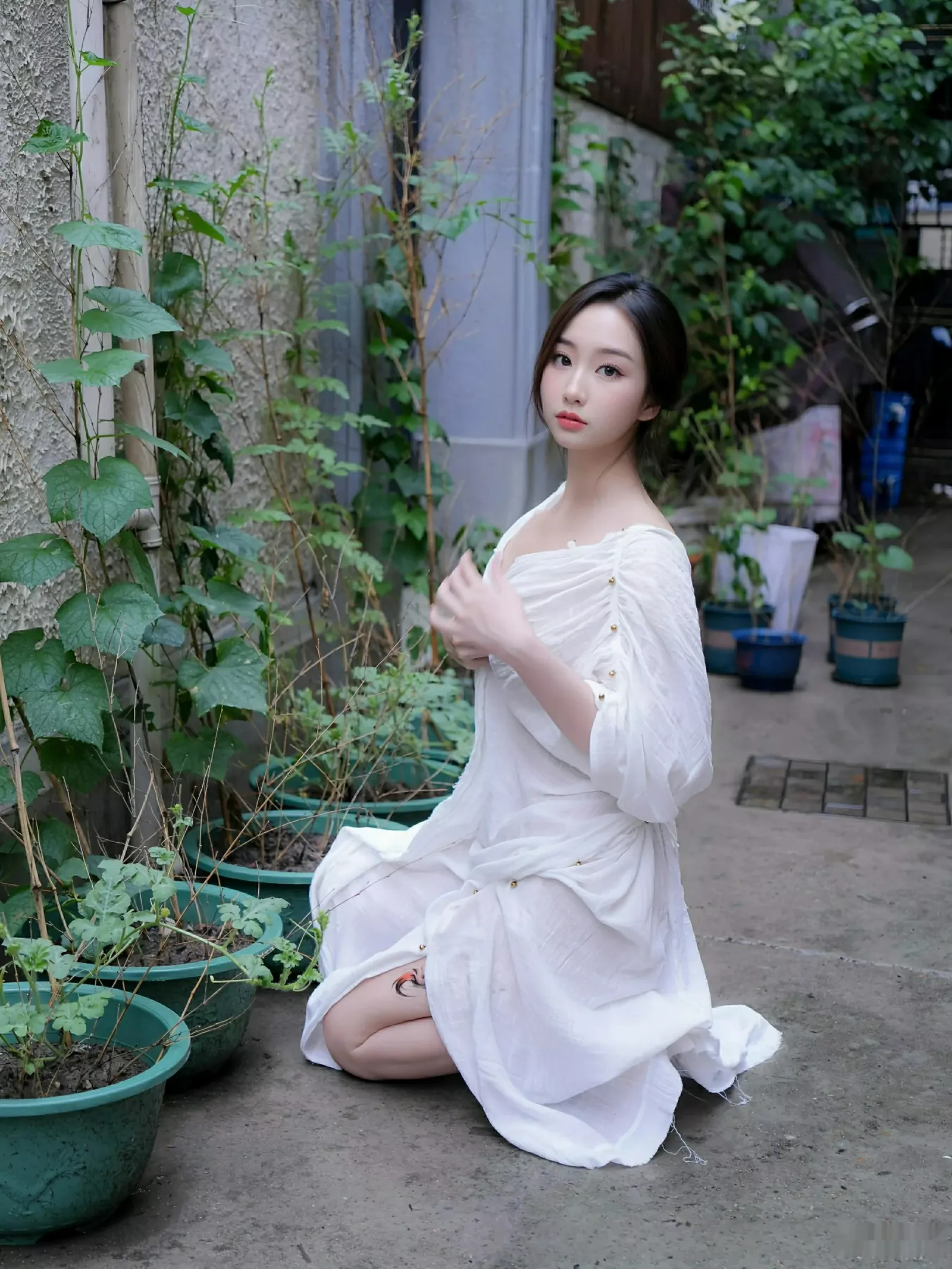 [[XiuRen秀人网]秀人网]No.10603_模特楠芝性感白色长袍半脱露白色丁字裤秀惹火身材撩人诱惑写真77P