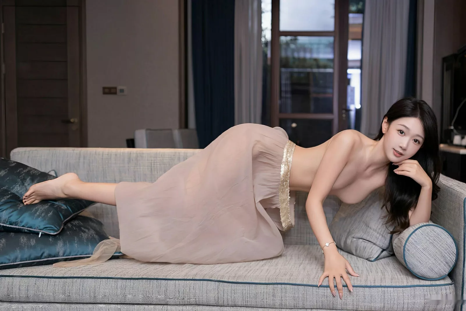 [[XiuRen秀人网]秀人网]No.10619_模特唐安琪性感浅色薄纱服饰配超薄肉丝秀曼妙身姿完美诱惑写真81P