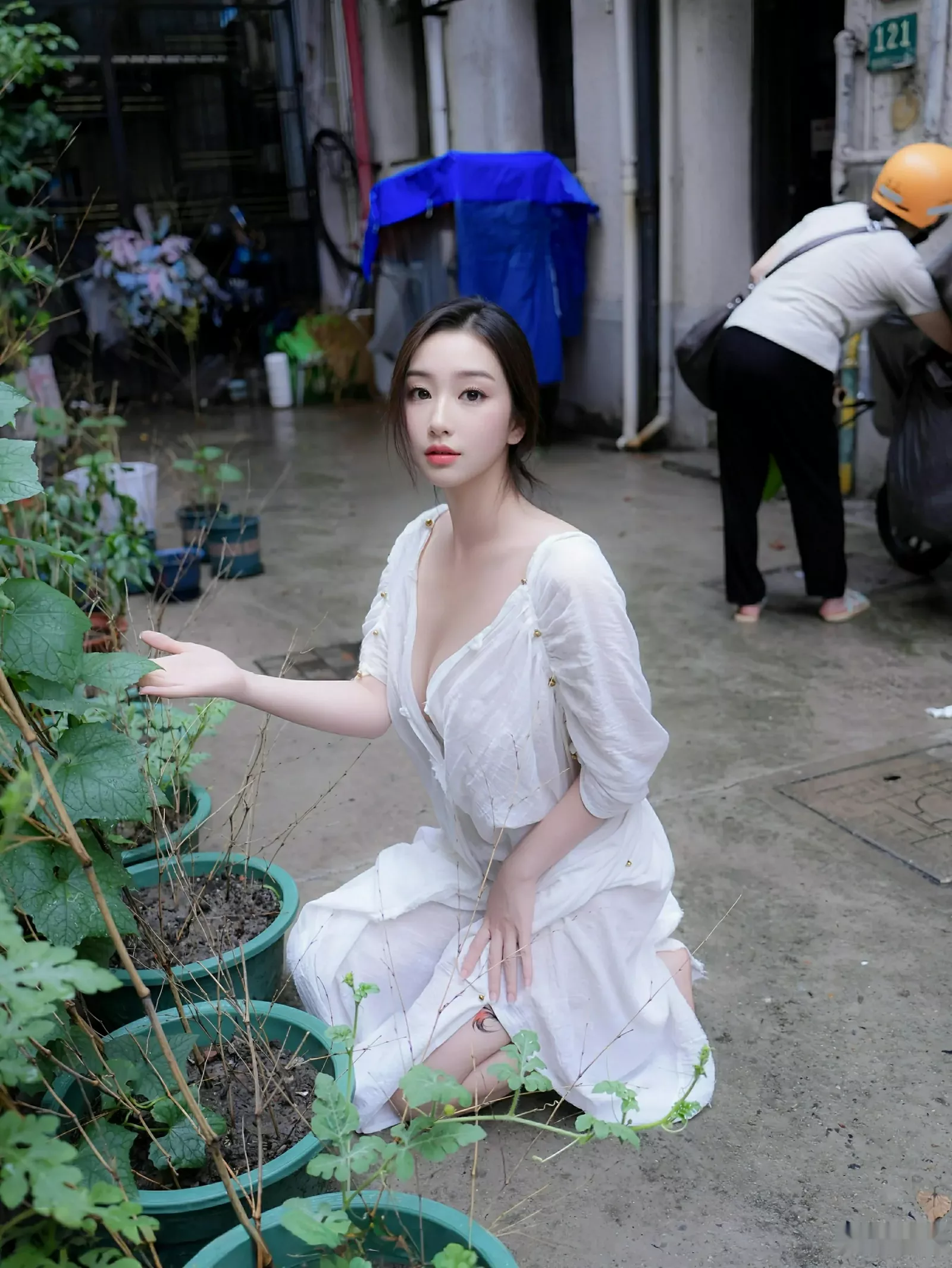 [[XiuRen秀人网]秀人网]No.10603_模特楠芝性感白色长袍半脱露白色丁字裤秀惹火身材撩人诱惑写真77P