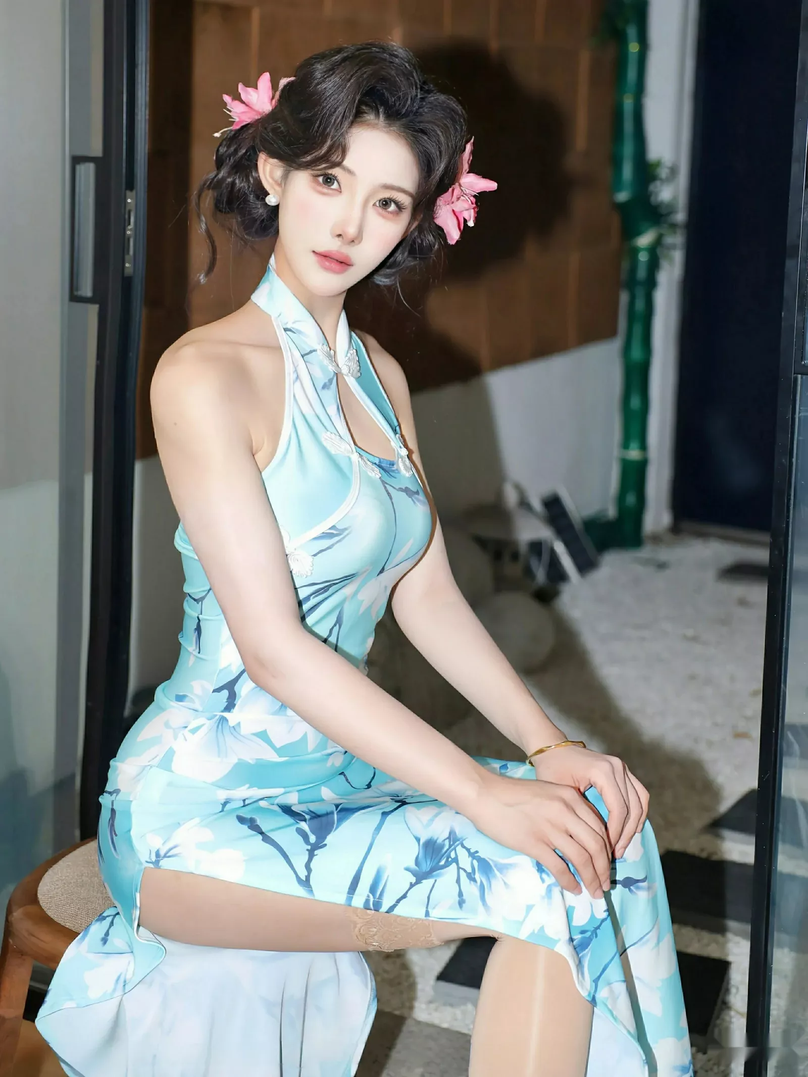 [[XiuRen秀人网]秀人网]No.10594_模特梨霜儿性感青色情趣旗袍配超薄肉丝秀凹凸身材完美诱惑写真82P