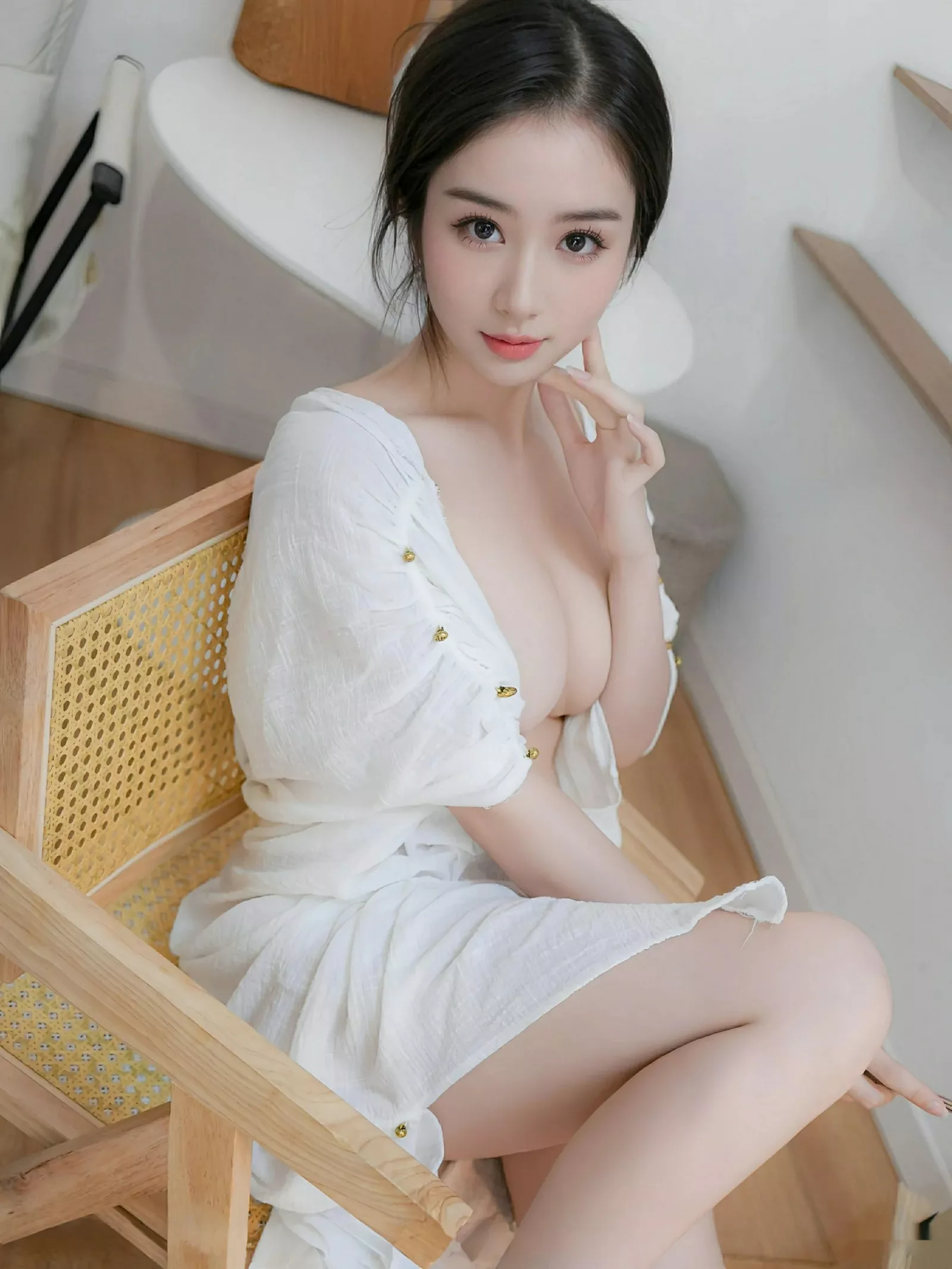 [[XiuRen秀人网]秀人网]No.10603_模特楠芝性感白色长袍半脱露白色丁字裤秀惹火身材撩人诱惑写真77P