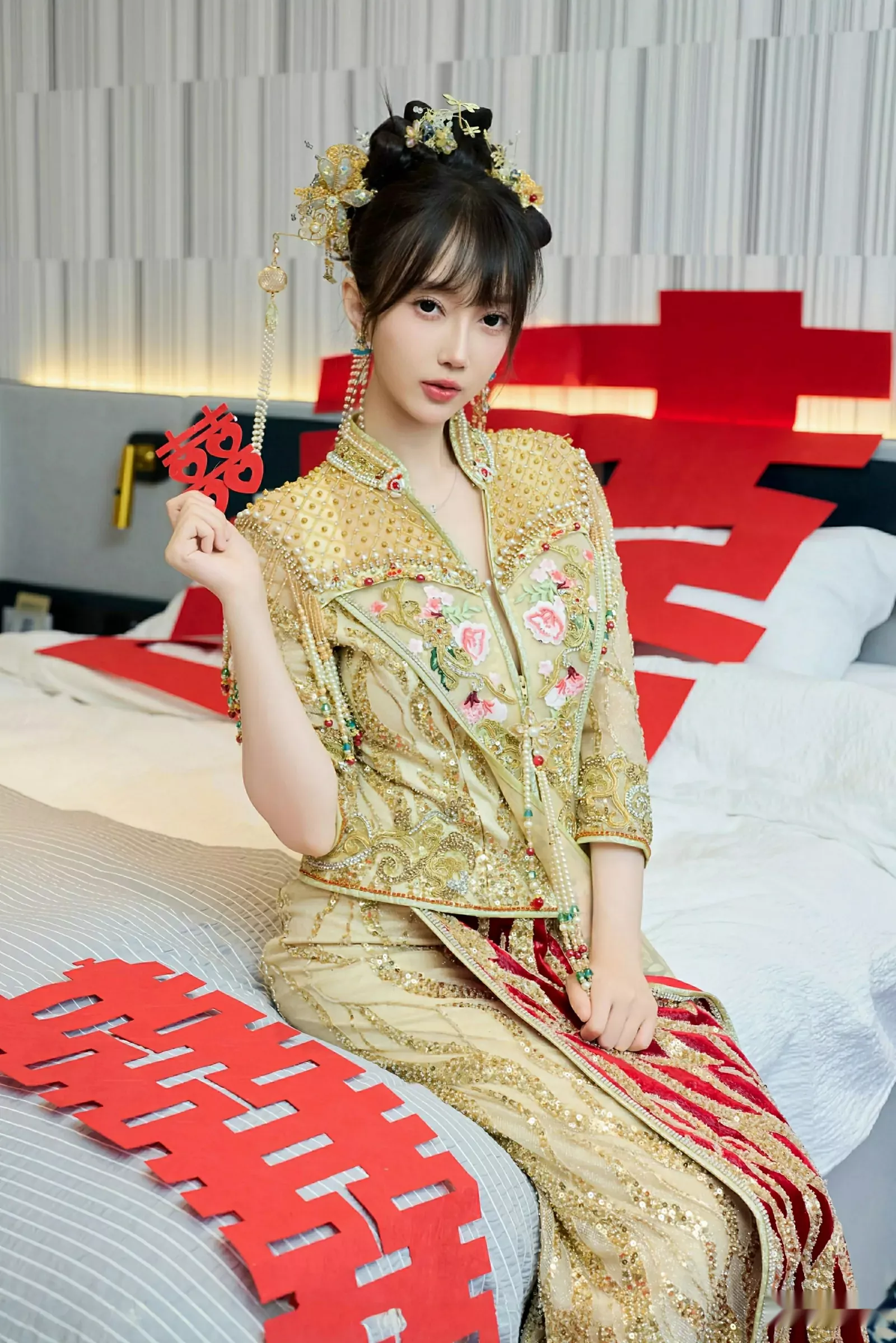 [[XiuRen秀人网]秀人网]No.10567_模特玥儿玥er性感红色蕾丝内衣配超薄肉丝秀完美身材诱惑写真72P