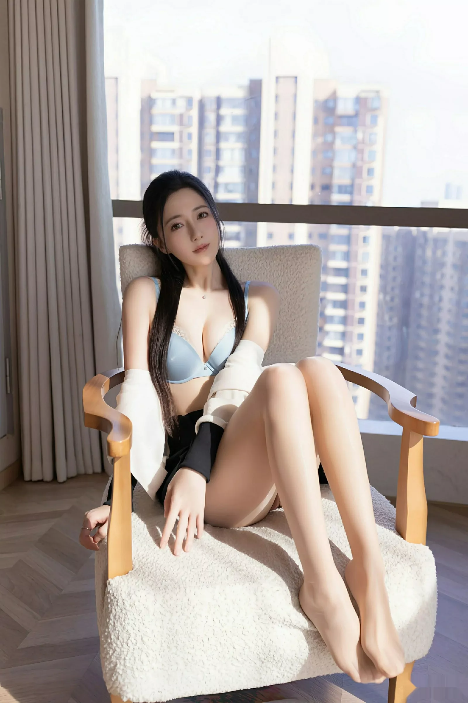 [[XiuRen秀人网]秀人网]No.10615_模特鱼子酱Fish性感白上衣配黑短裙露超薄肉丝秀曼妙身材诱惑写真74P