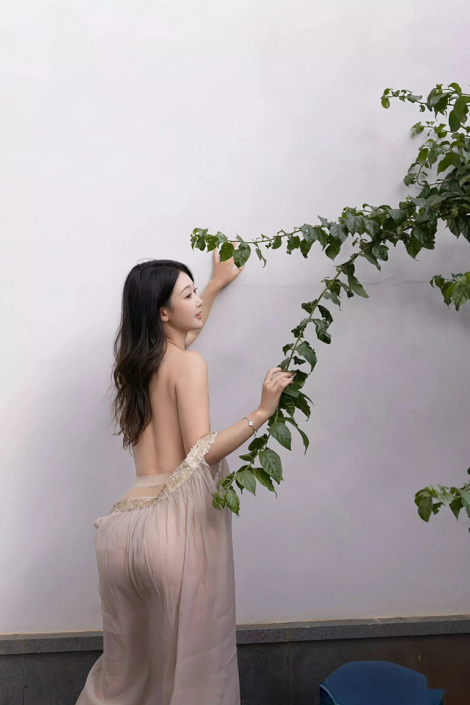 [[XiuRen秀人网]秀人网]No.10619_模特唐安琪性感浅色薄纱服饰配超薄肉丝秀曼妙身姿完美诱惑写真81P