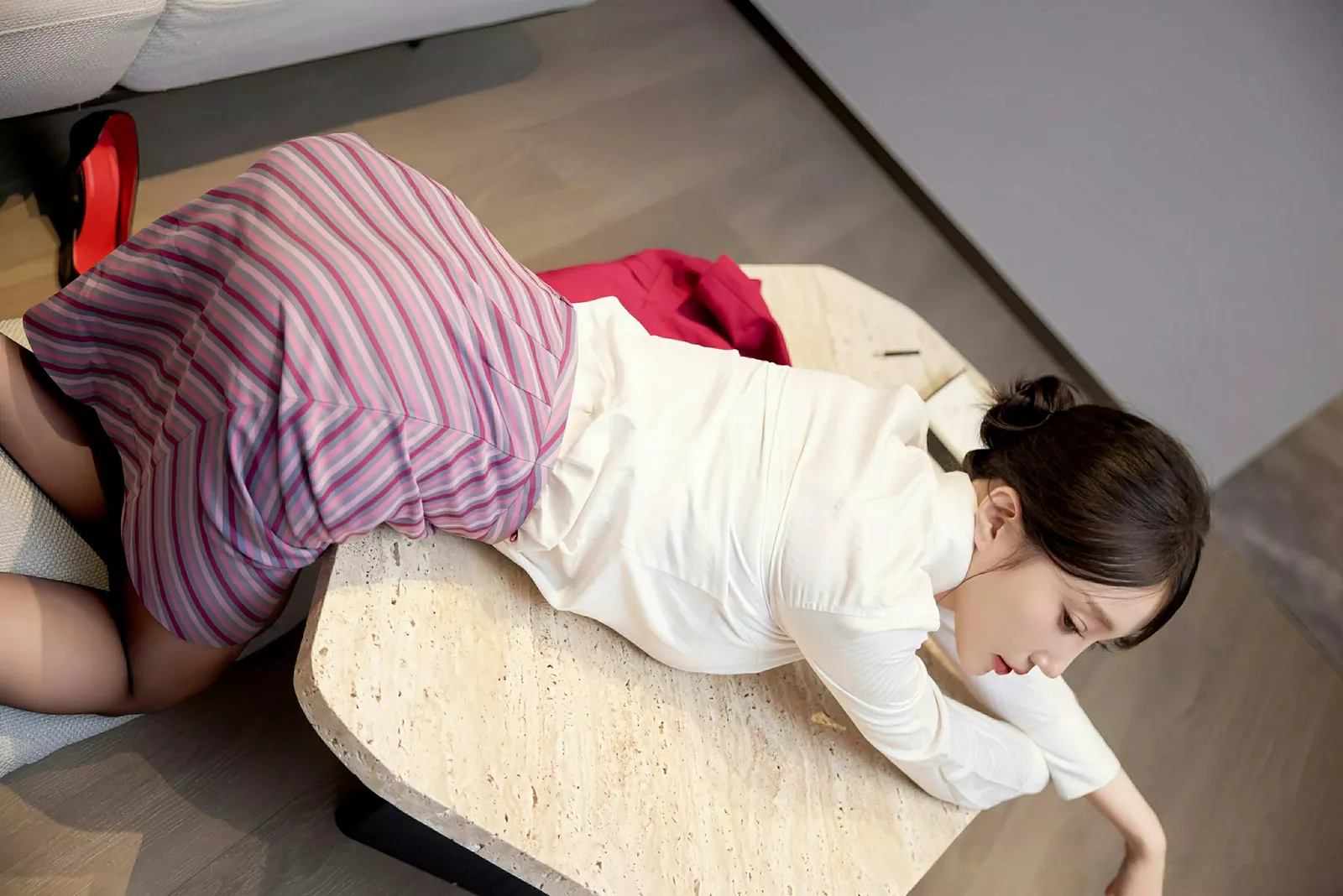 [[XiuRen秀人网]秀人网]No.10620_模特玥儿玥er性感空姐制服配超薄黑丝秀曼妙身姿迷人诱惑写真70P