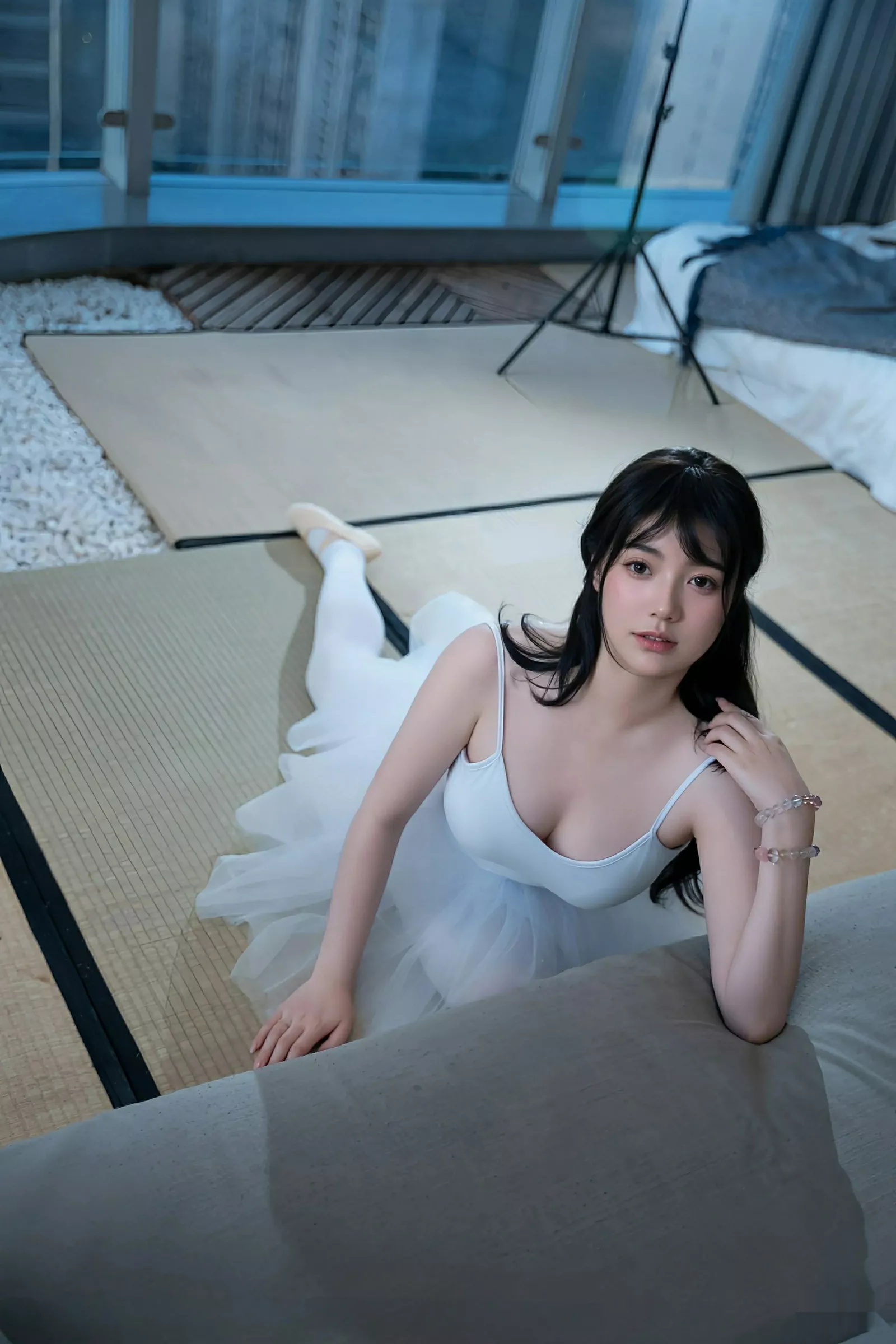 [[XiuRen秀人网]秀人网]No.10575_模特软情性感白色芭蕾短裙配白色丝袜秀曼妙身姿完美诱惑写真78P