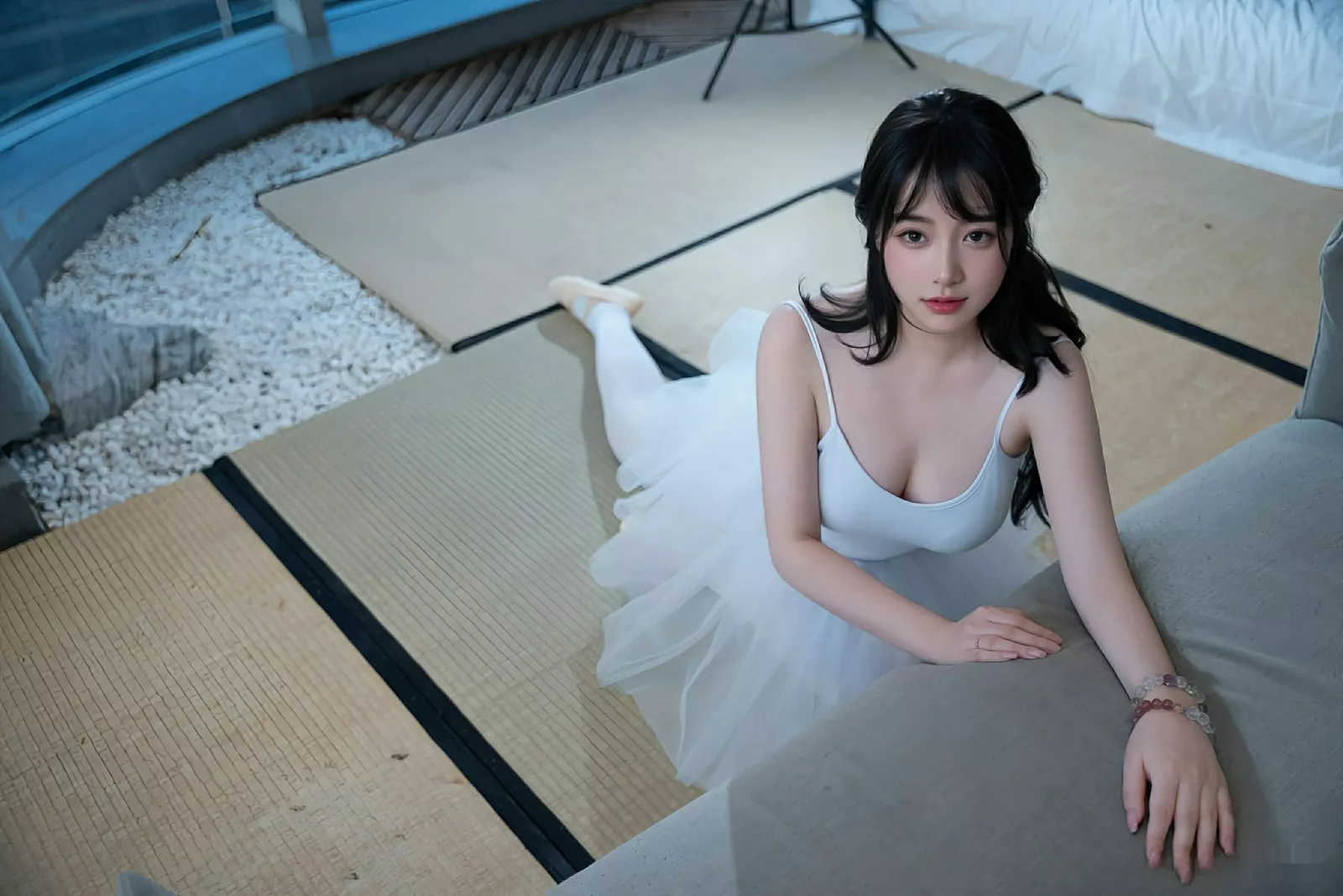 [[XiuRen秀人网]秀人网]No.10575_模特软情性感白色芭蕾短裙配白色丝袜秀曼妙身姿完美诱惑写真78P