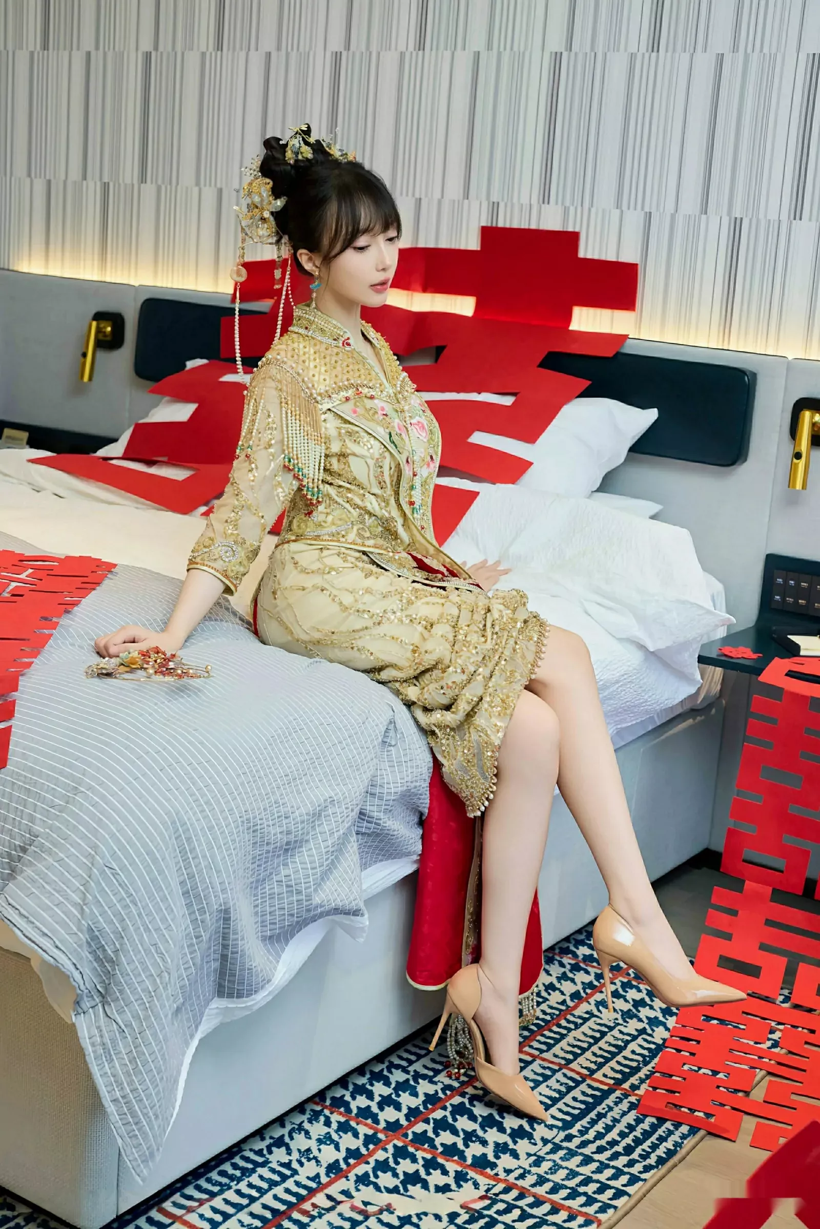 [[XiuRen秀人网]秀人网]No.10567_模特玥儿玥er性感红色蕾丝内衣配超薄肉丝秀完美身材诱惑写真72P