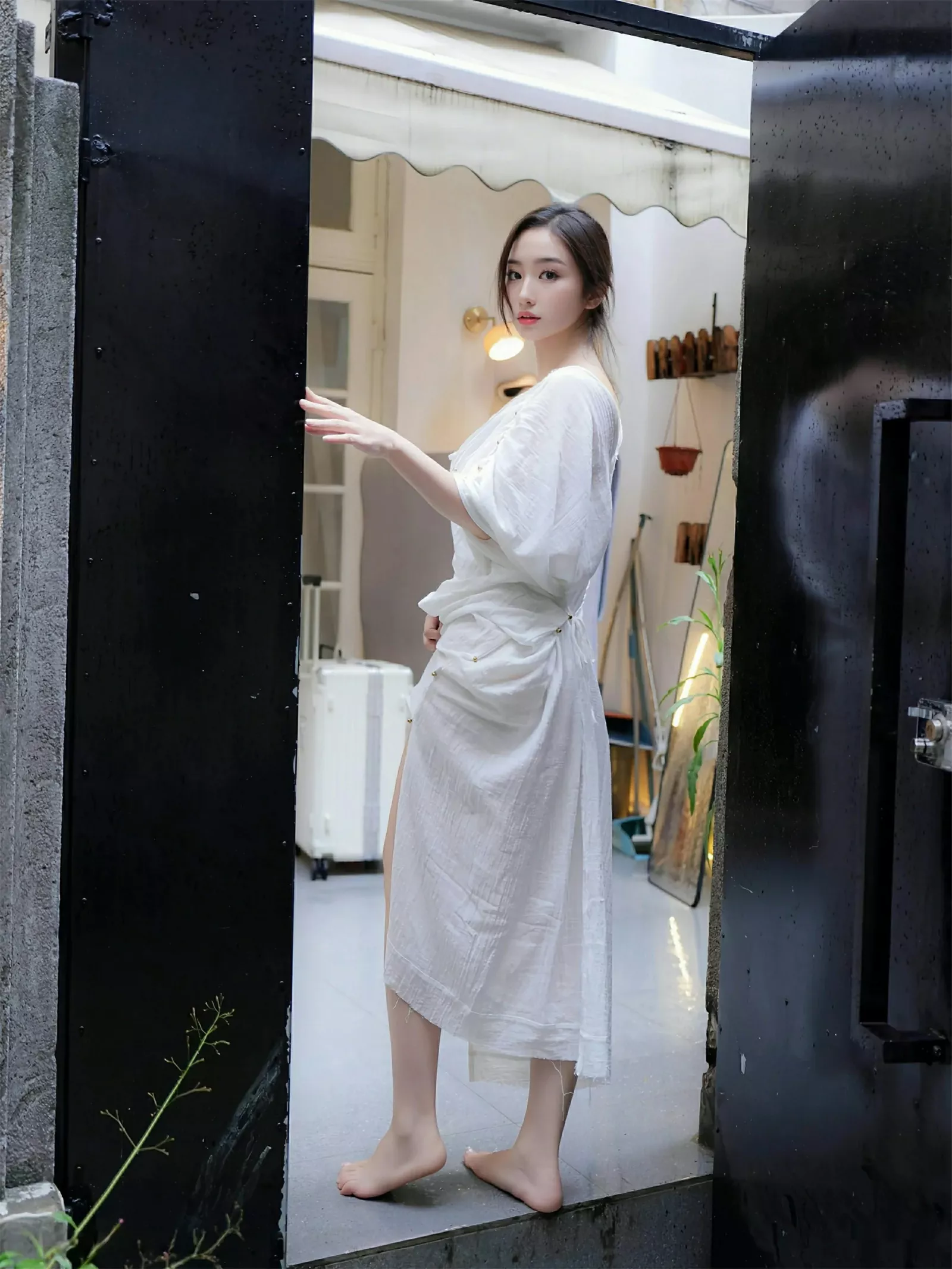 [[XiuRen秀人网]秀人网]No.10603_模特楠芝性感白色长袍半脱露白色丁字裤秀惹火身材撩人诱惑写真77P