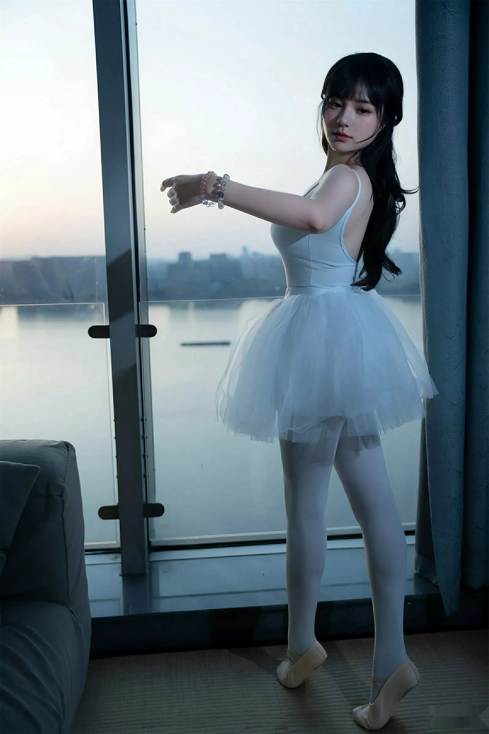 [[XiuRen秀人网]秀人网]No.10575_模特软情性感白色芭蕾短裙配白色丝袜秀曼妙身姿完美诱惑写真78P