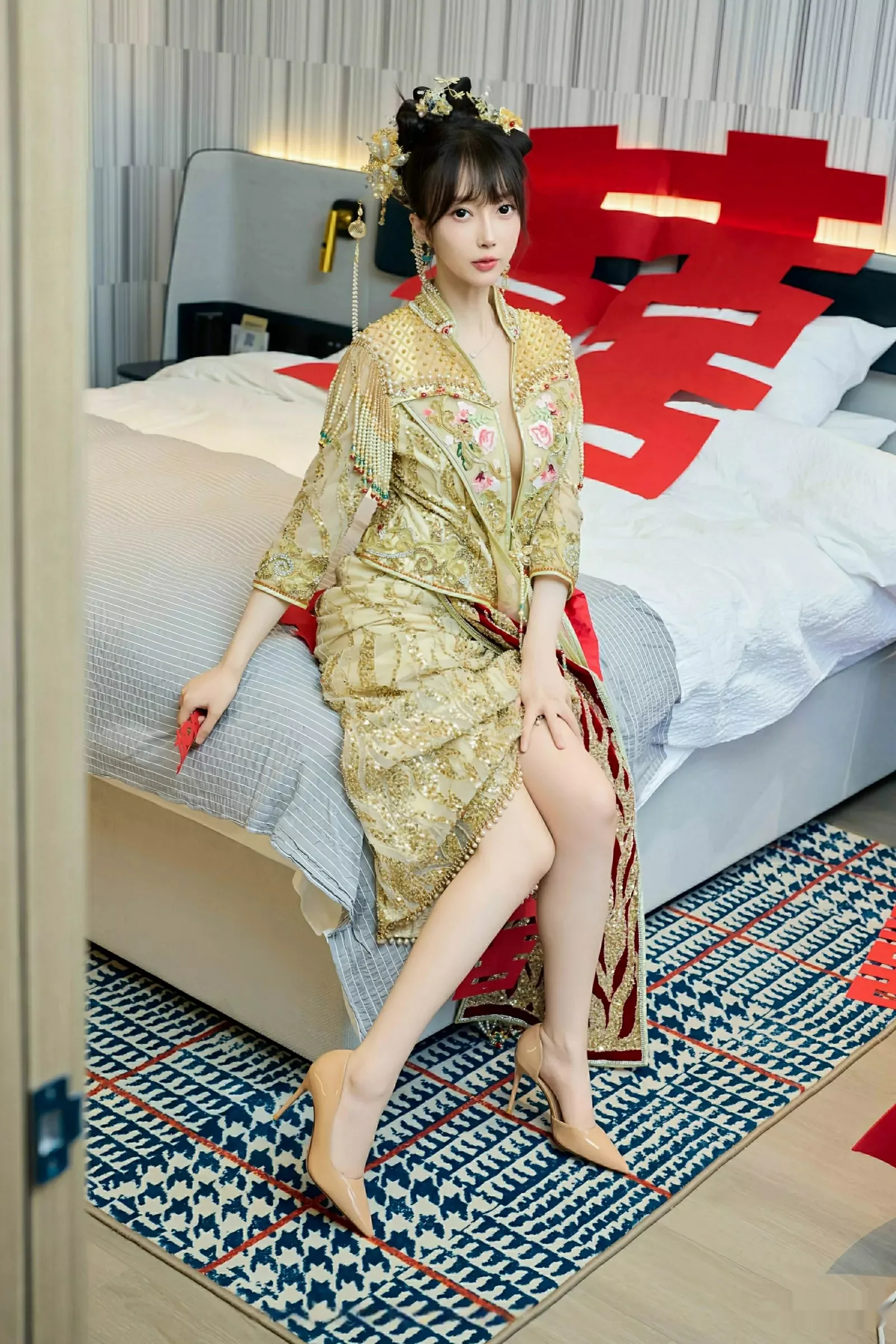 [[XiuRen秀人网]秀人网]No.10567_模特玥儿玥er性感红色蕾丝内衣配超薄肉丝秀完美身材诱惑写真72P