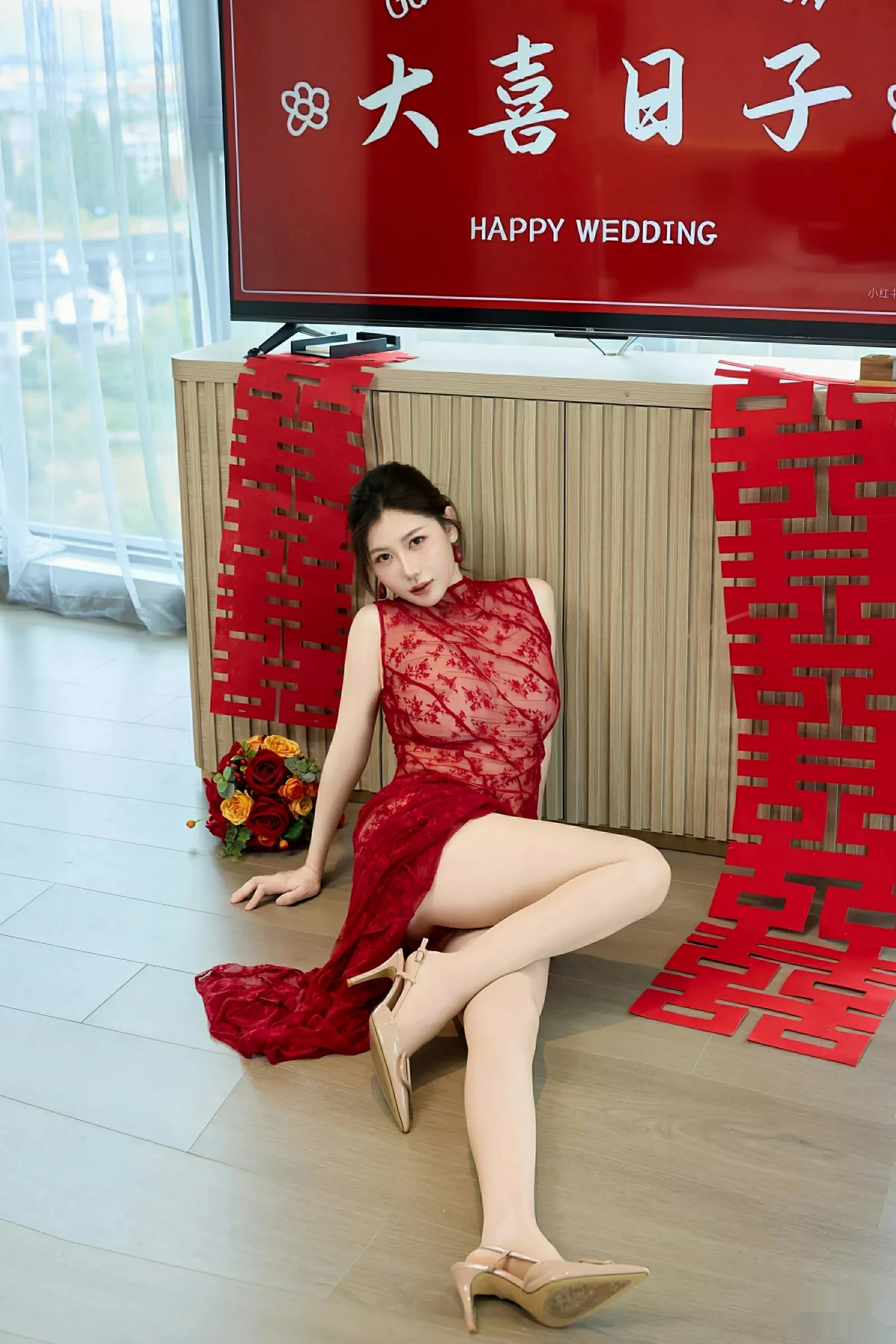 [[XiuRen秀人网]秀人网]No.10578_模特尹甜甜性感红色新娘晨袍配肉色丝袜秀完美身材迷人诱惑写真69P