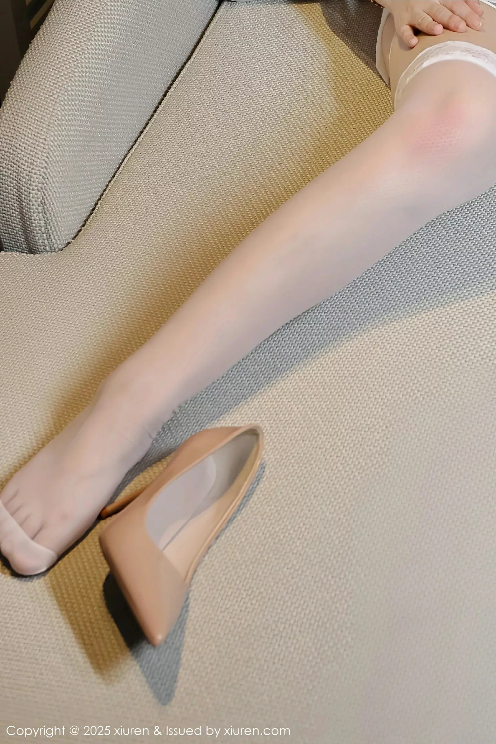 [[XiuRen秀人网]秀人网]No.10609_模特小芭乐性感白色吊带睡裙配白色丝袜秀曼妙身材诱惑写真79P