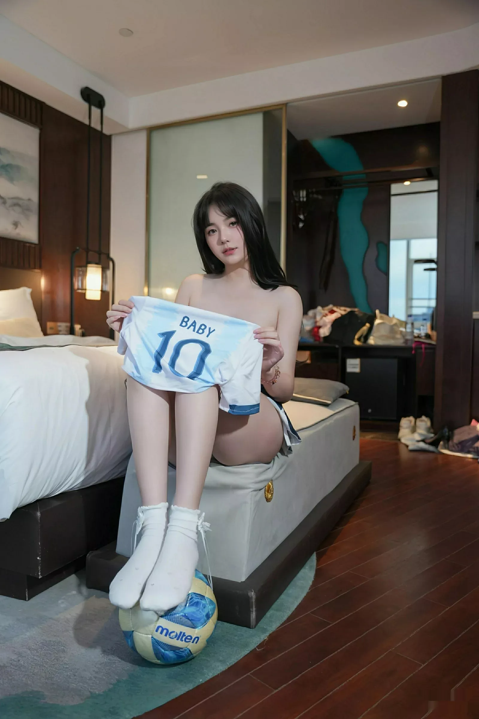 [[XiuRen秀人网]秀人网]No.10606_模特软情性感半截足球队服配白色腿袜秀曼妙身姿撩人诱惑写真82P