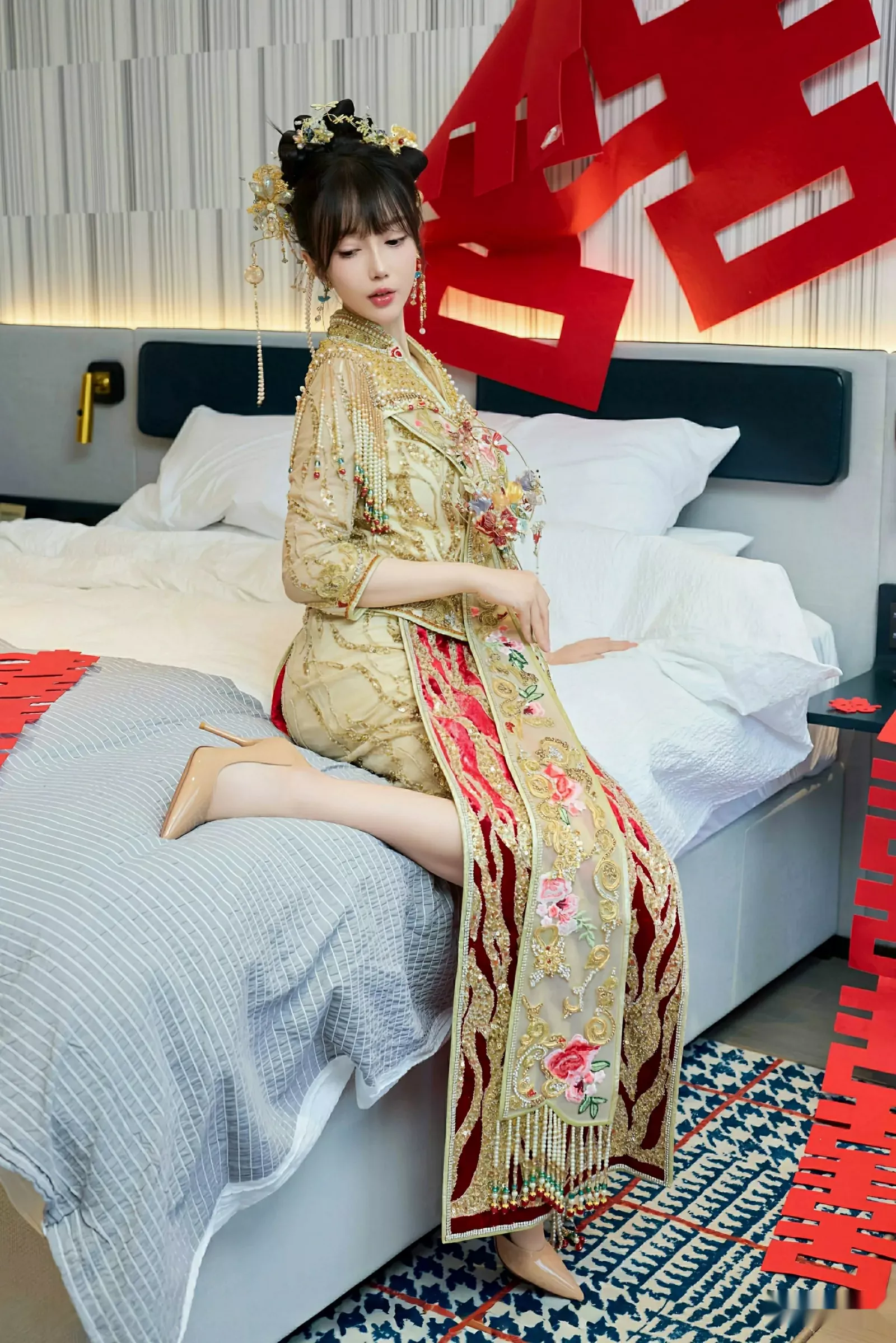 [[XiuRen秀人网]秀人网]No.10567_模特玥儿玥er性感红色蕾丝内衣配超薄肉丝秀完美身材诱惑写真72P