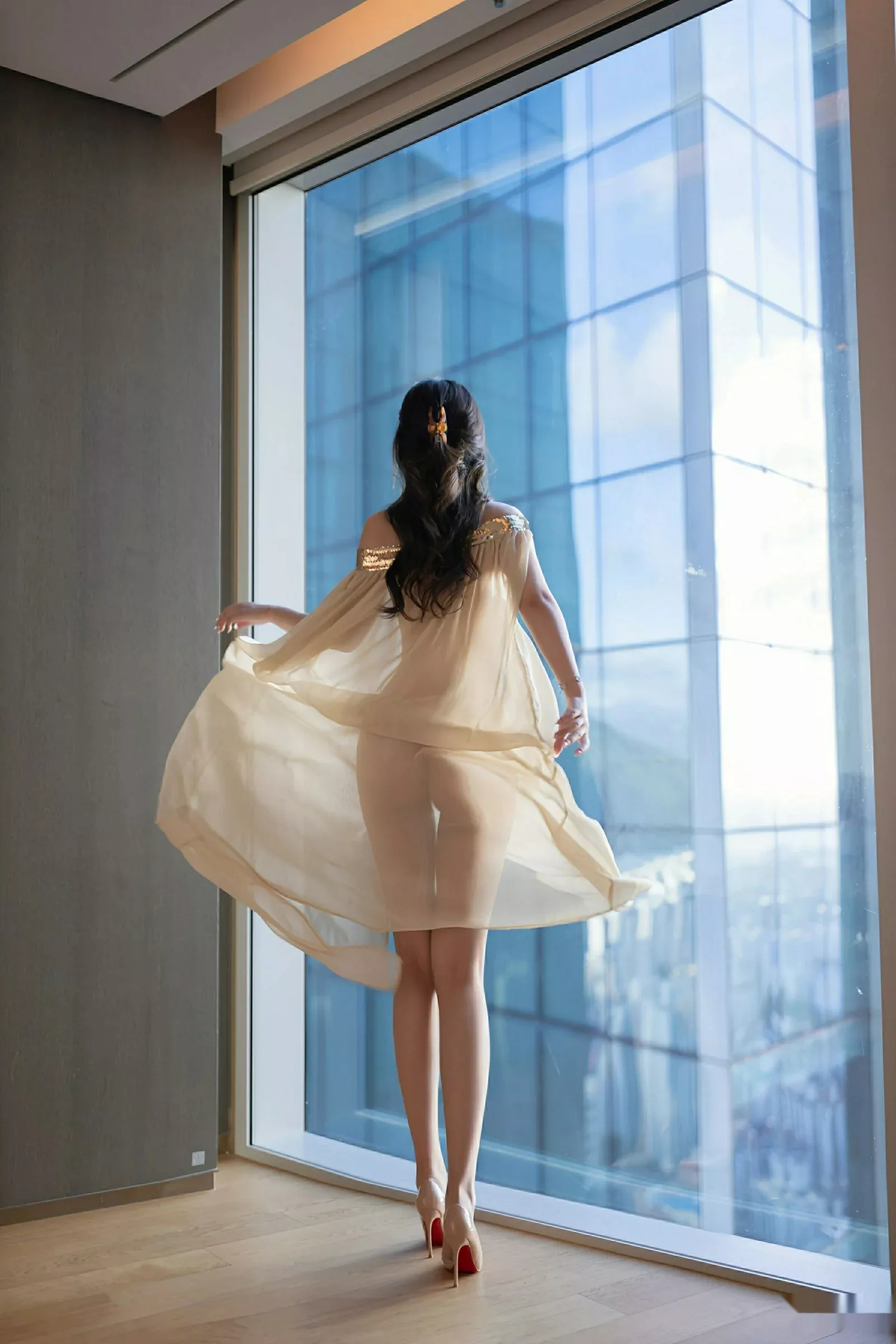 [[XiuRen秀人网]秀人网]No.10619_模特唐安琪性感浅色薄纱服饰配超薄肉丝秀曼妙身姿完美诱惑写真81P