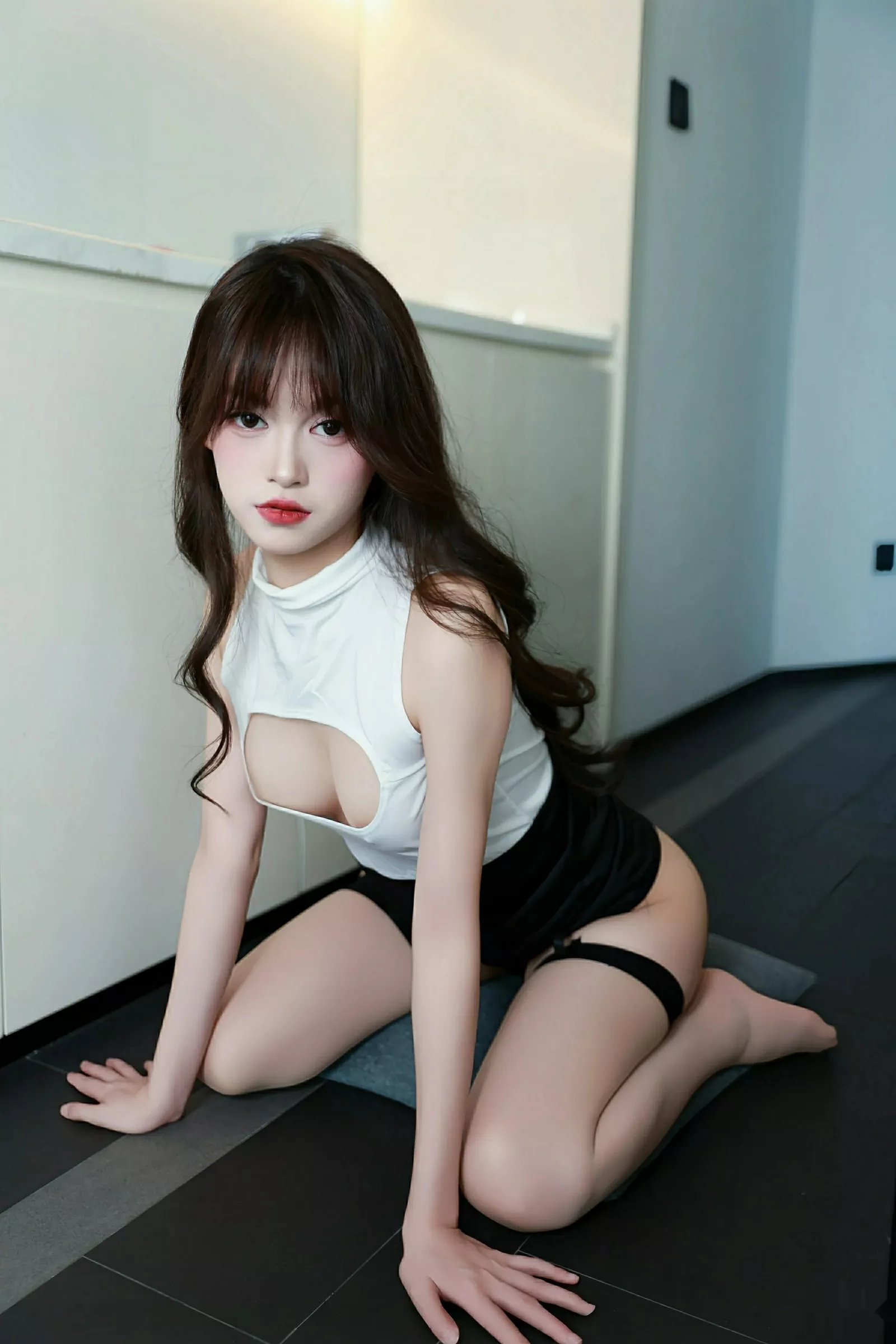 [[XiuRen秀人网]秀人网]No.10590_模特糯咪性感黑色情趣服饰配超薄肉丝秀完美身材迷人诱惑写真80P