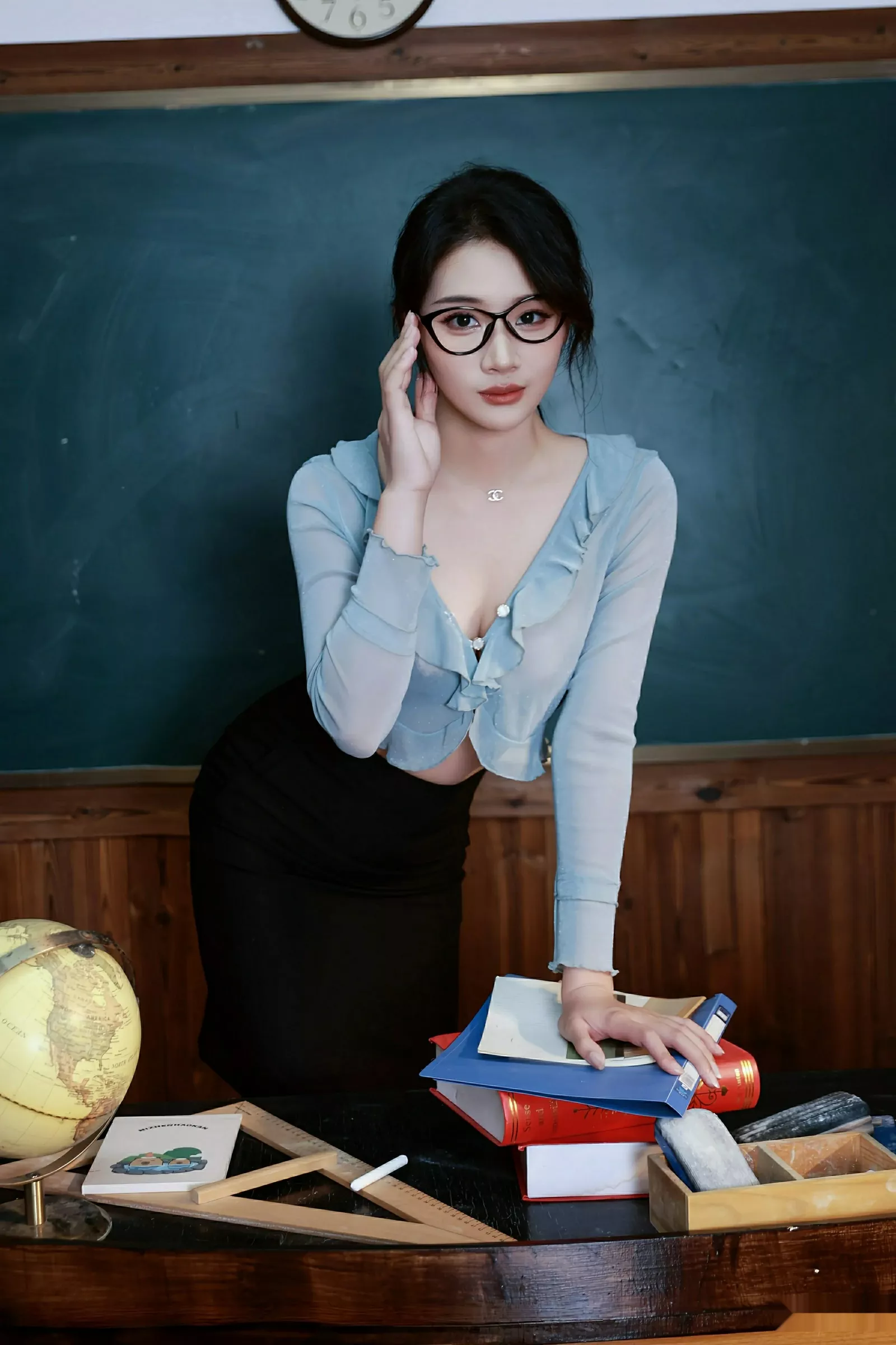 [[XiuRen秀人网]秀人网]No.10585_模特南乔教室场景性感黑色情趣内衣配开档黑丝秀完美身材诱惑写真88P