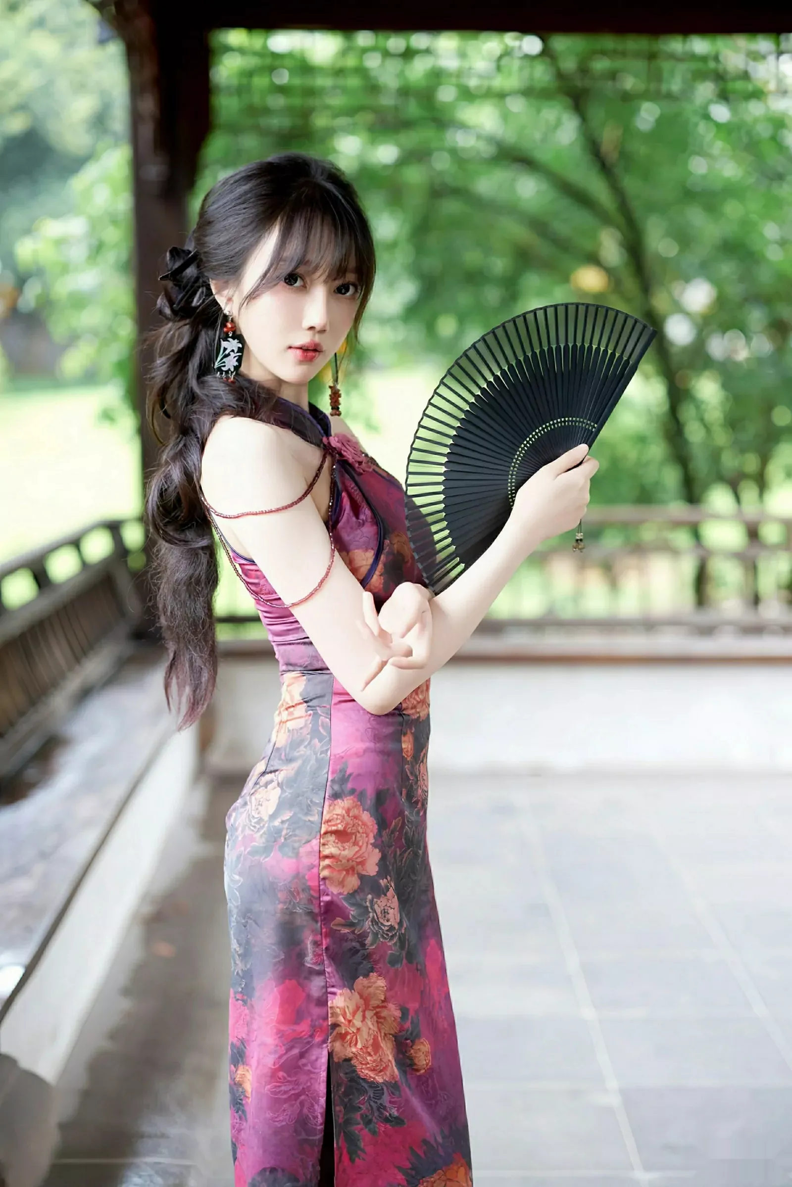 [[XiuRen秀人网]秀人网]No.10593_模特玥儿玥er性感紫色旗袍服饰配黑丝吊袜秀完美身材诱惑写真64P