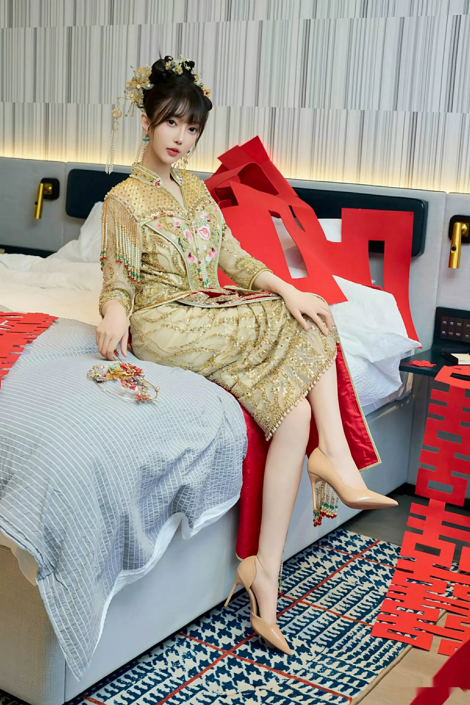 [[XiuRen秀人网]秀人网]No.10567_模特玥儿玥er性感红色蕾丝内衣配超薄肉丝秀完美身材诱惑写真72P