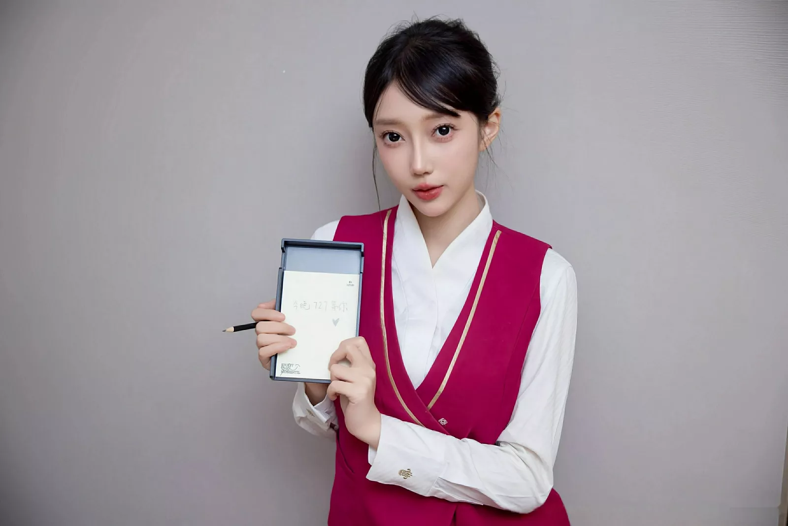 [[XiuRen秀人网]秀人网]No.10620_模特玥儿玥er性感空姐制服配超薄黑丝秀曼妙身姿迷人诱惑写真70P