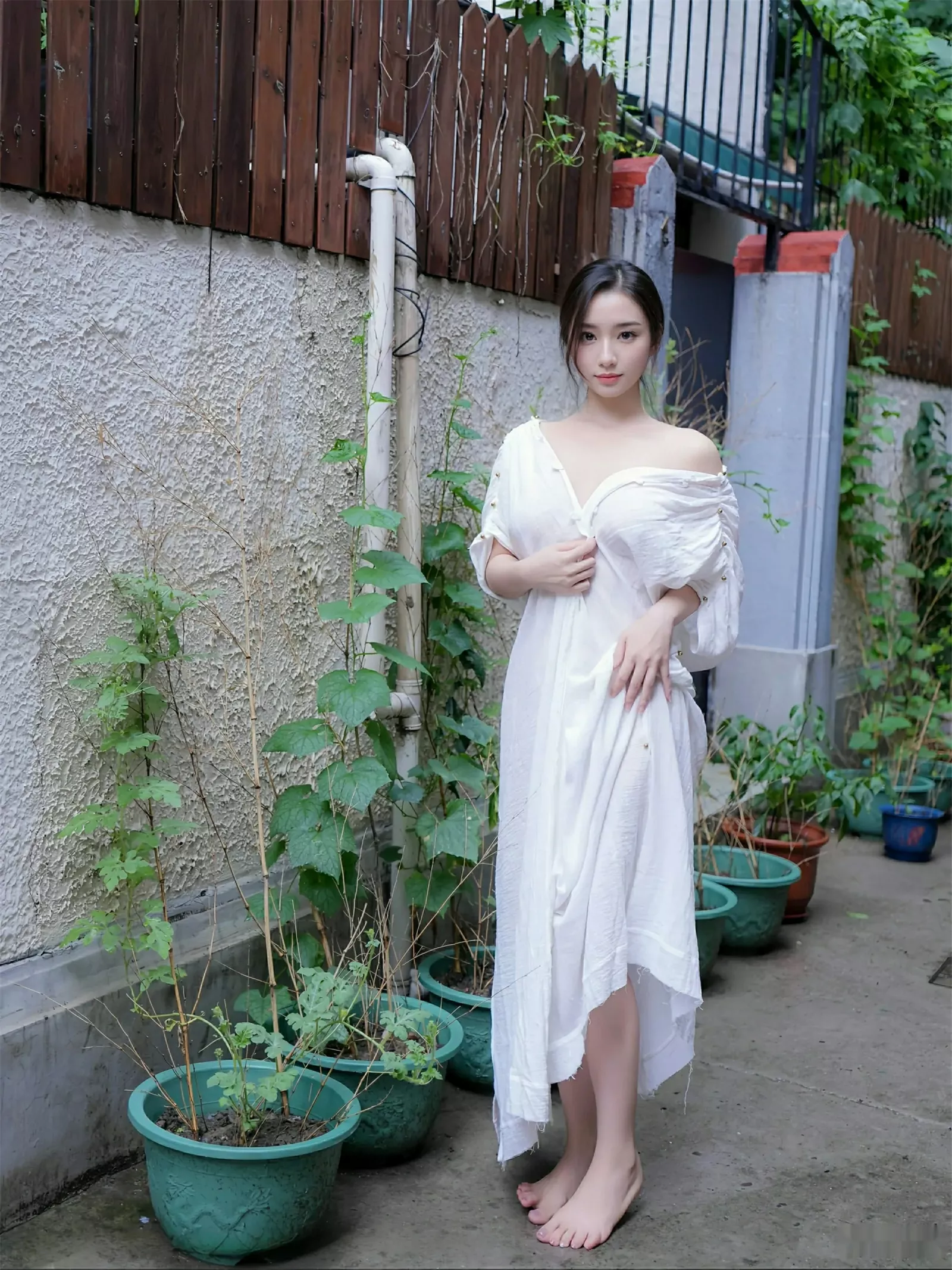 [[XiuRen秀人网]秀人网]No.10603_模特楠芝性感白色长袍半脱露白色丁字裤秀惹火身材撩人诱惑写真77P