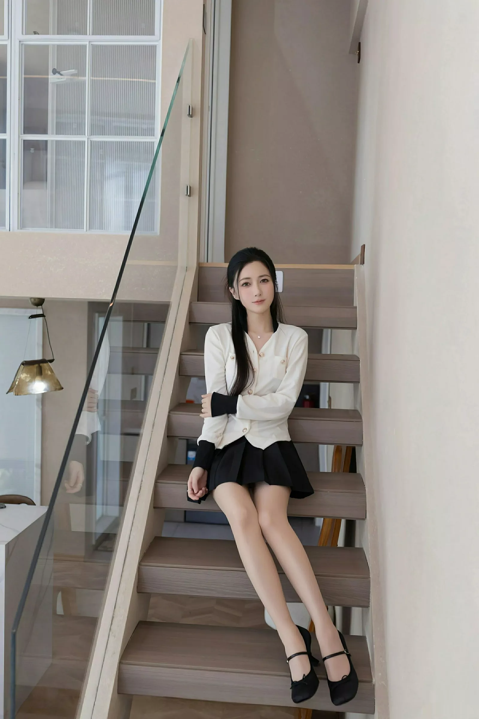 [[XiuRen秀人网]秀人网]No.10615_模特鱼子酱Fish性感白上衣配黑短裙露超薄肉丝秀曼妙身材诱惑写真74P