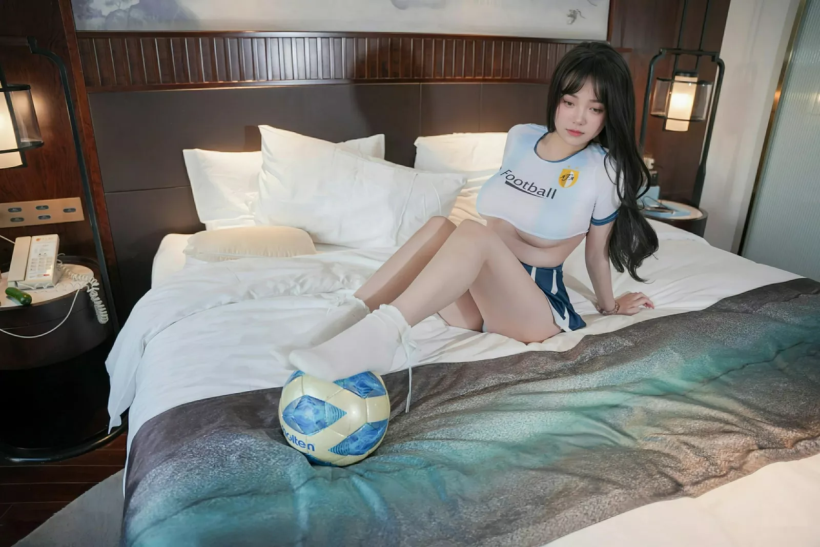 [[XiuRen秀人网]秀人网]No.10606_模特软情性感半截足球队服配白色腿袜秀曼妙身姿撩人诱惑写真82P