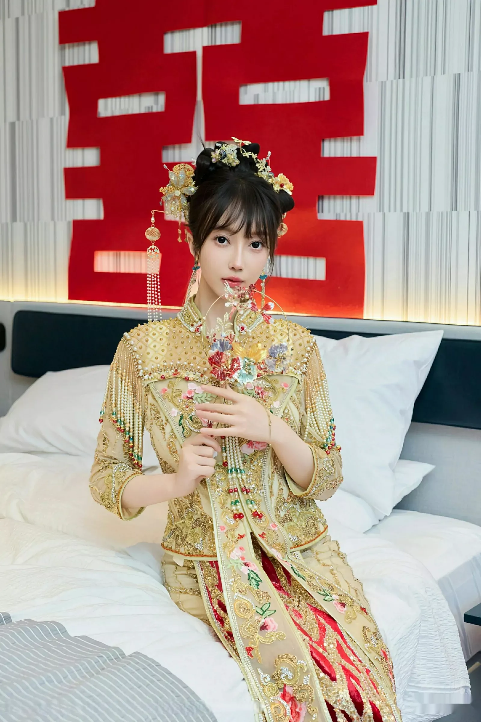 [[XiuRen秀人网]秀人网]No.10567_模特玥儿玥er性感红色蕾丝内衣配超薄肉丝秀完美身材诱惑写真72P